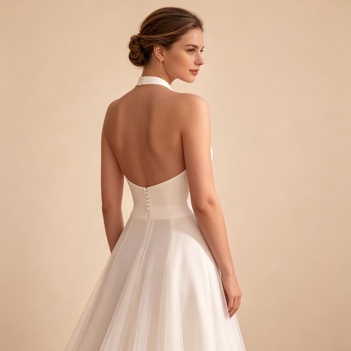 Halter‑Langkleid für Damen mit taillierter Oberpartie, luftigem vollem Rock und sanfter Schleppe