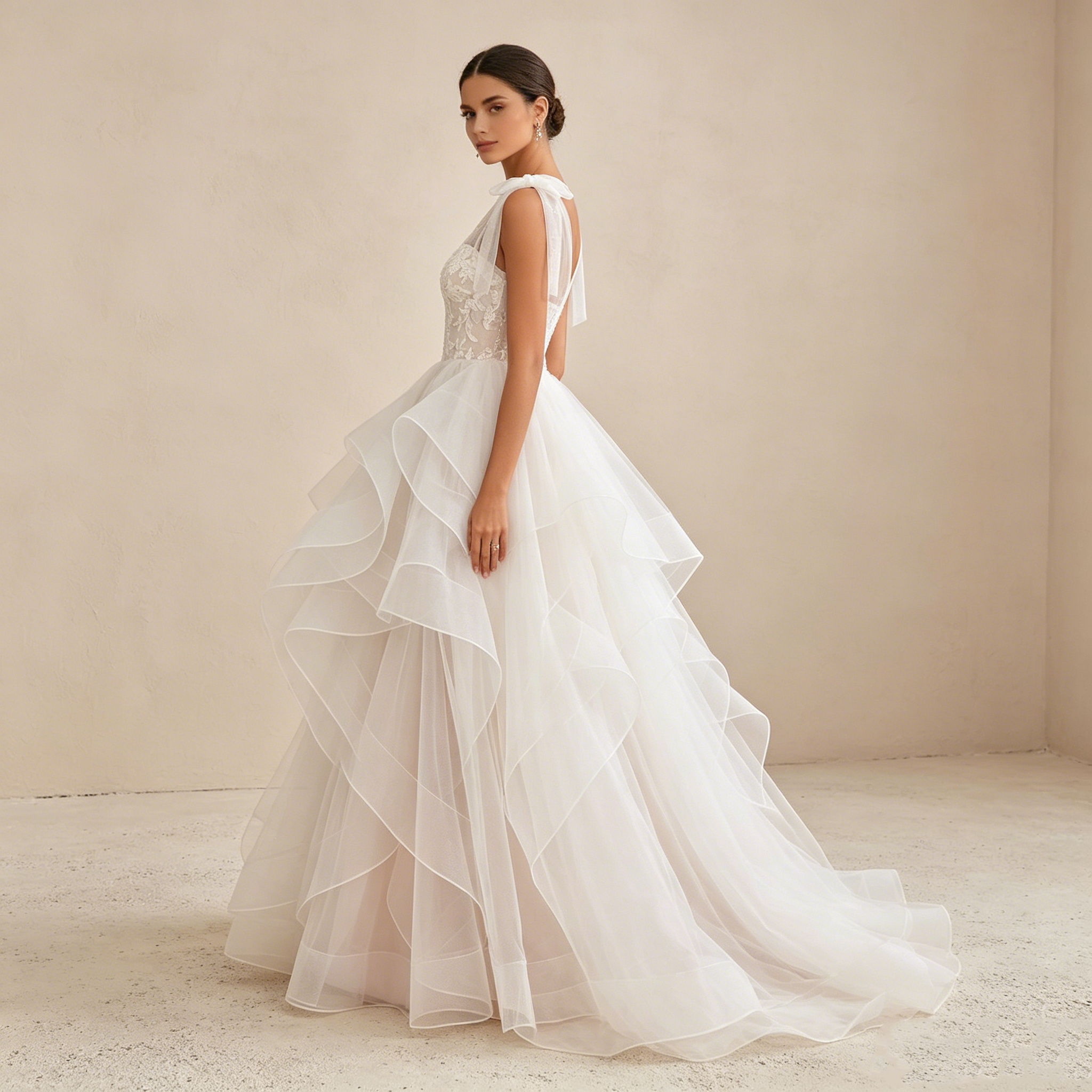 Asymmetrisches One-Shoulder Abendkleid mit Volant-Rock und Spitze | Maßanfertigung