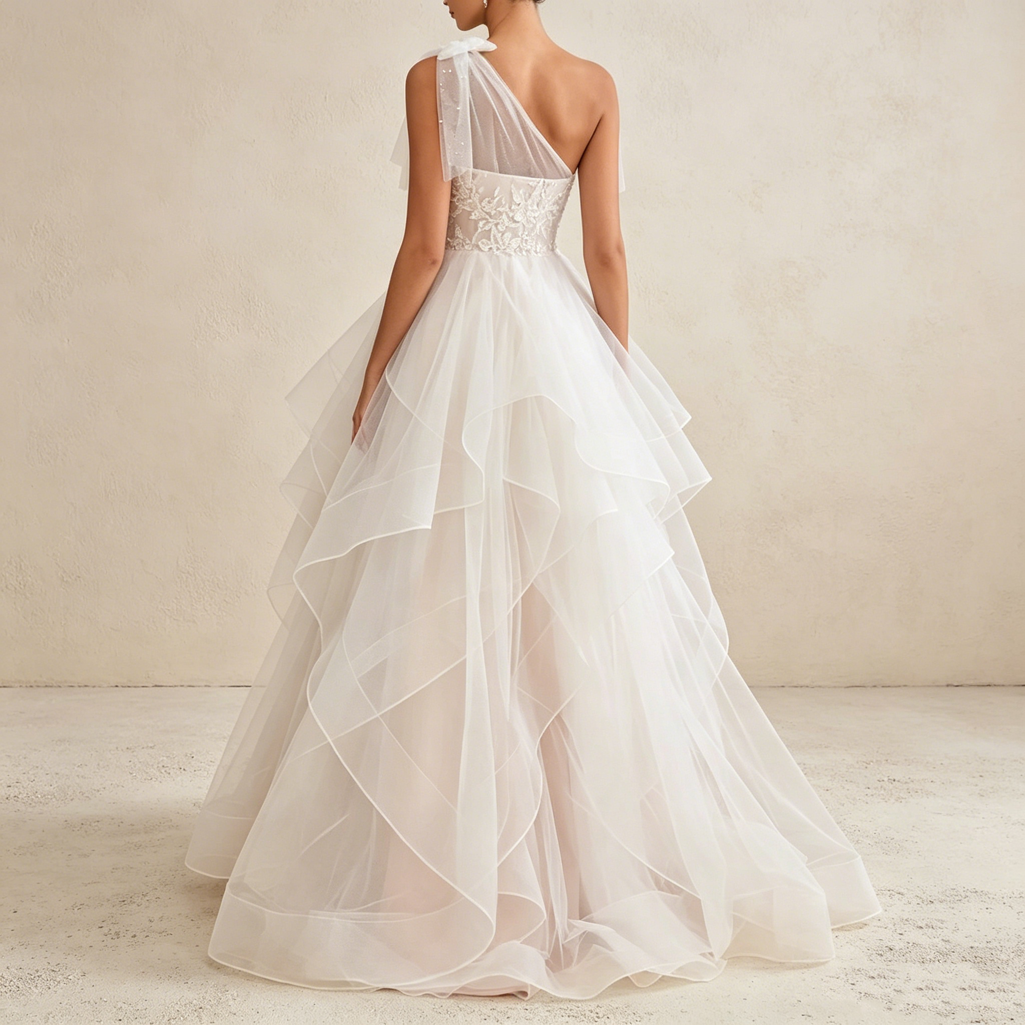Asymmetrisches One-Shoulder Abendkleid mit Volant-Rock und Spitze | Maßanfertigung