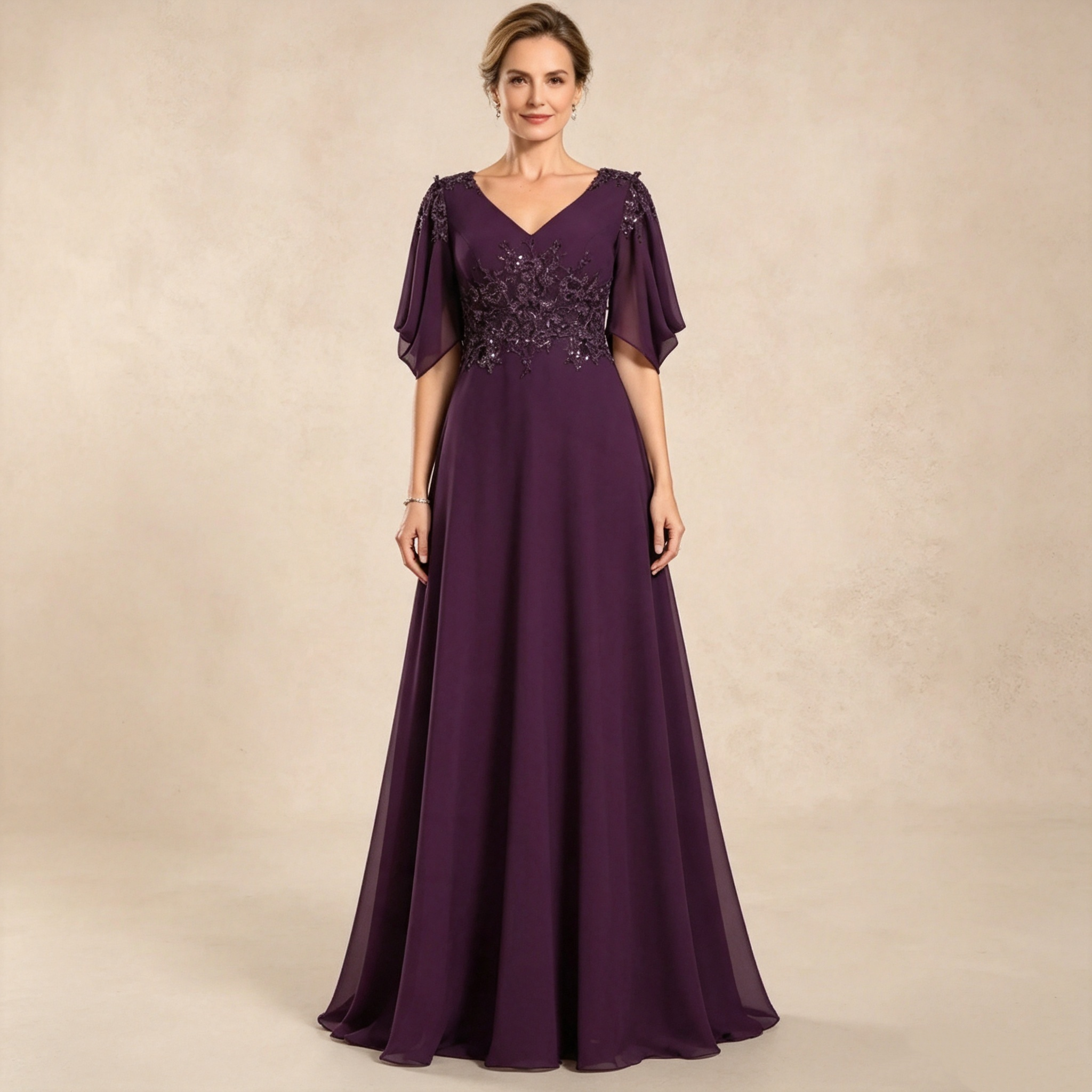 Elegantes bodenlanges Festkleid mit V-Ausschnitt und verzierten Flügelärmeln