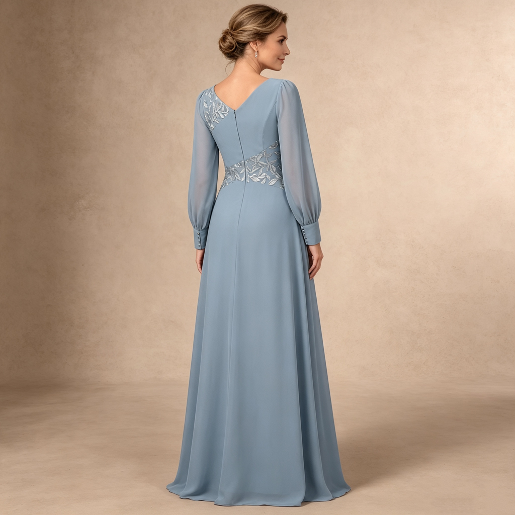 Staubblauer Chiffon Maxikleid mit floraler Spitze, V-Ausschnitt und geraffter Taille für festliche Abendanlässe