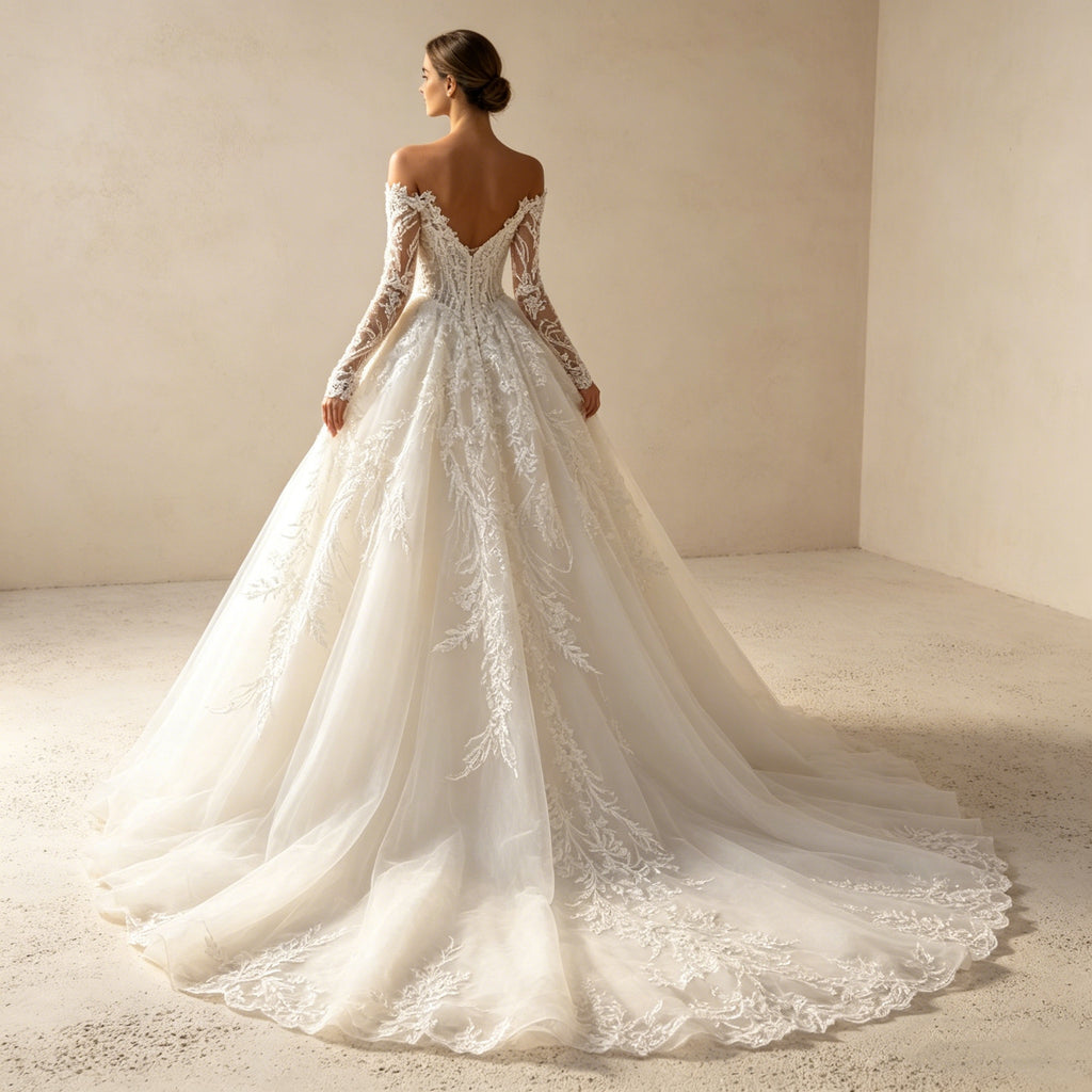 Exklusives Off-Shoulder Abendkleid mit Langarm-Spitze – Prachtvolles Ballkleid mit Barock-Stickerei und voluminösem Tüllrock