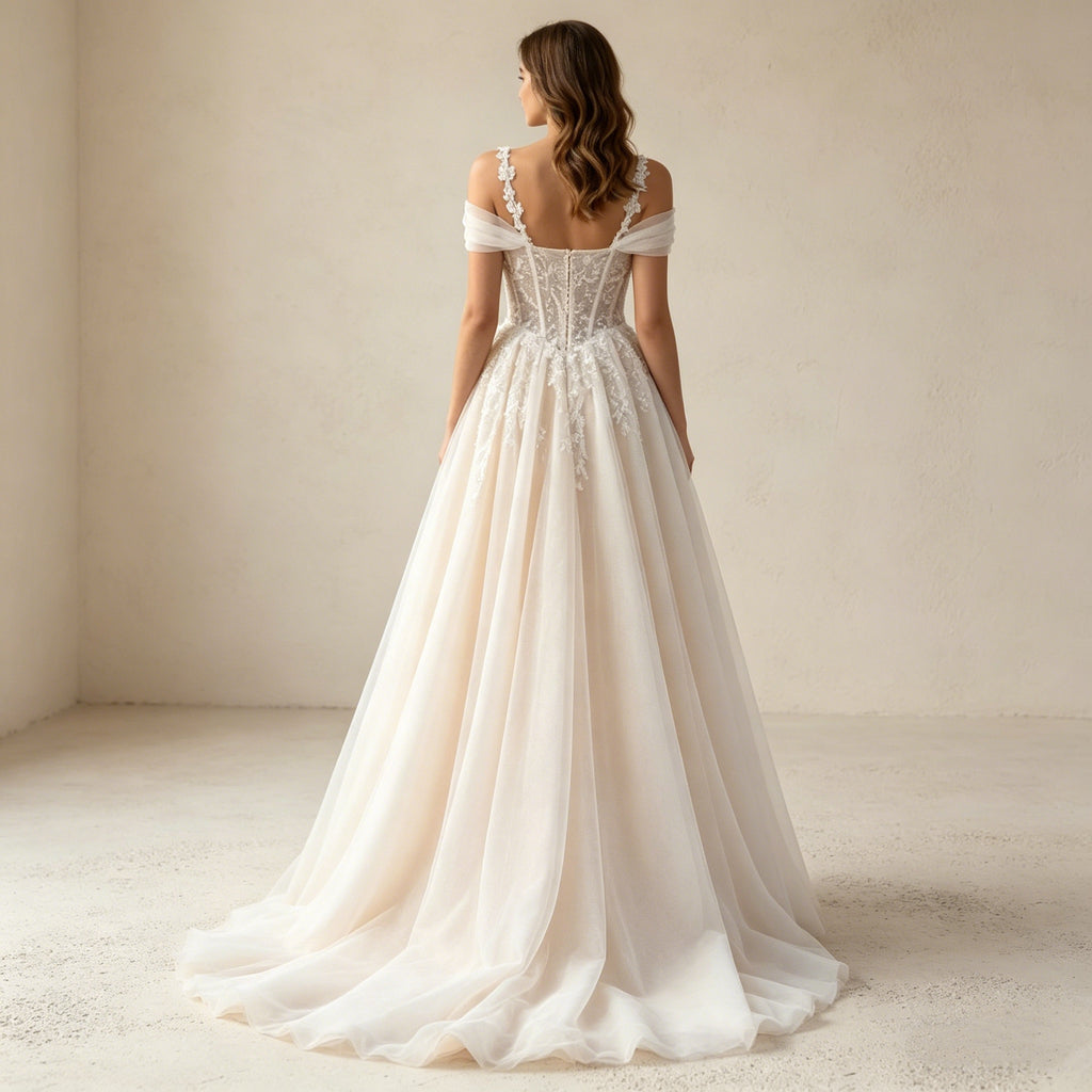 Elegantes A-Linien Abendkleid mit Off-Shoulder-Details – Bodenlanges Maxikleid mit Spitzenkorsage und fließendem Tüllrock