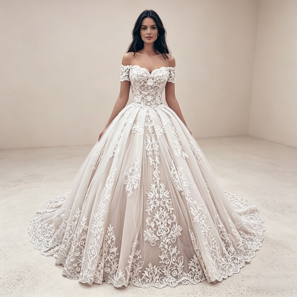 Luxuriöses Off-Shoulder Abendkleid mit Barock-Bestickung – Bodenlanges Ballkleid mit Illusions-Spitze und voluminösem Rock