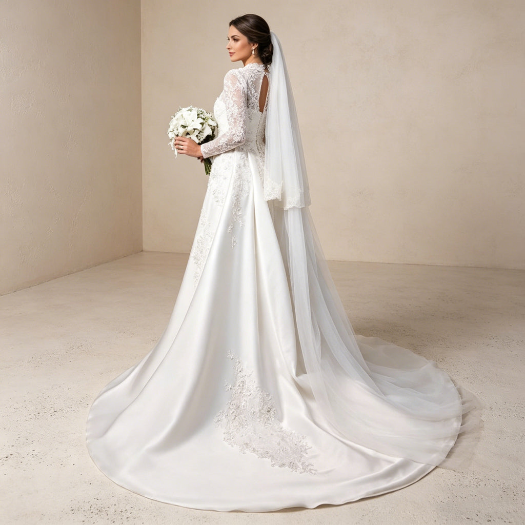 Exklusives Abendkleid mit Langarm-Spitze und Satin-Überrock – Elegante Robe mit Stehkragen und abnehmbarer Schleppe