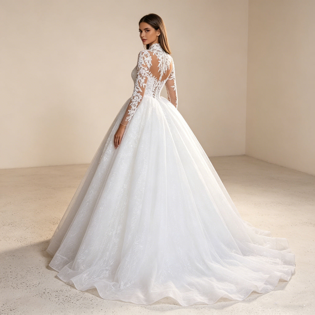 Edles langärmliges Abendkleid mit Stehkragen – Bodenlanges Ballkleid mit filigraner Spitze und voluminösem Rock