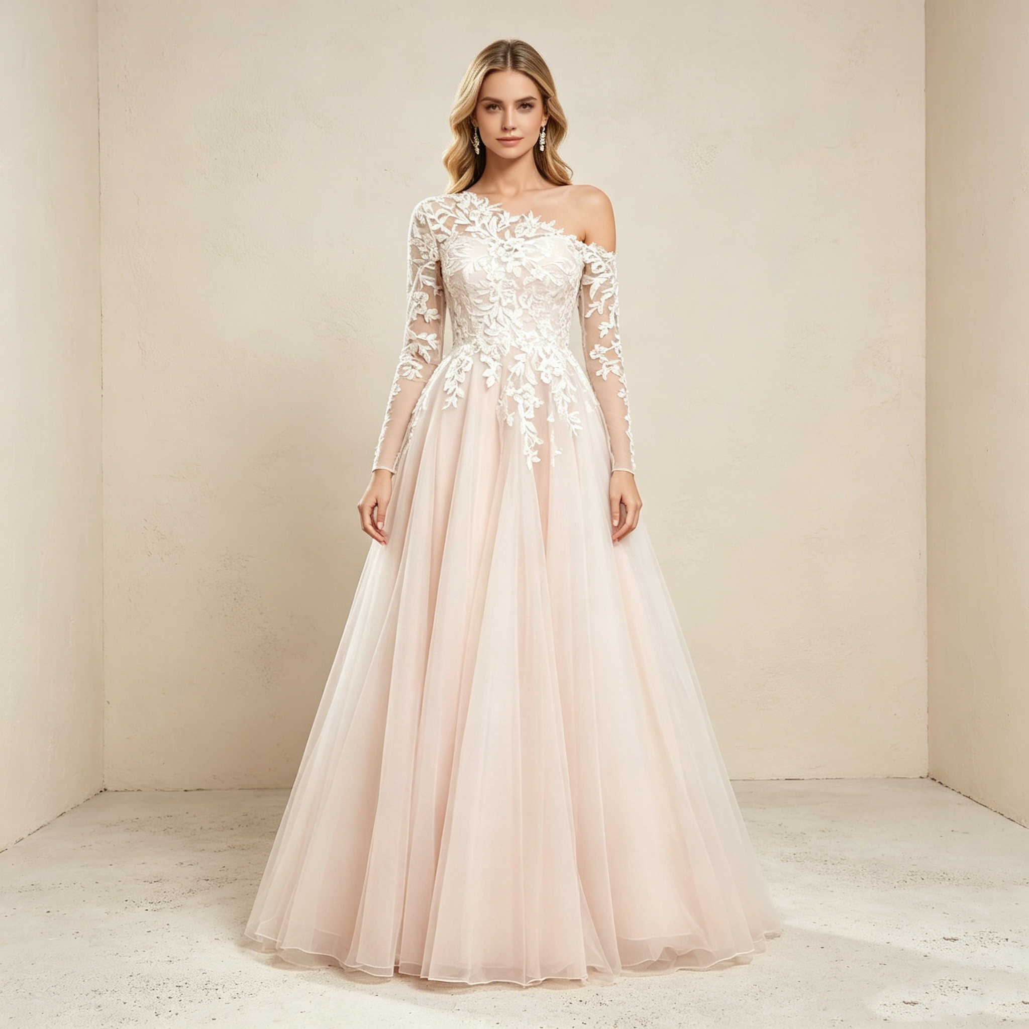 Minimalistisches Abendkleid mit tiefem V-Ausschnitt und Chiffon-Schleppe