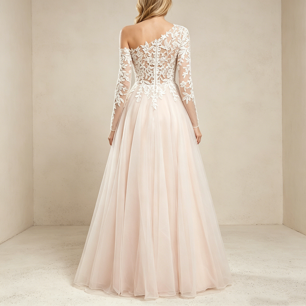 Minimalistisches Abendkleid mit tiefem V-Ausschnitt und Chiffon-Schleppe