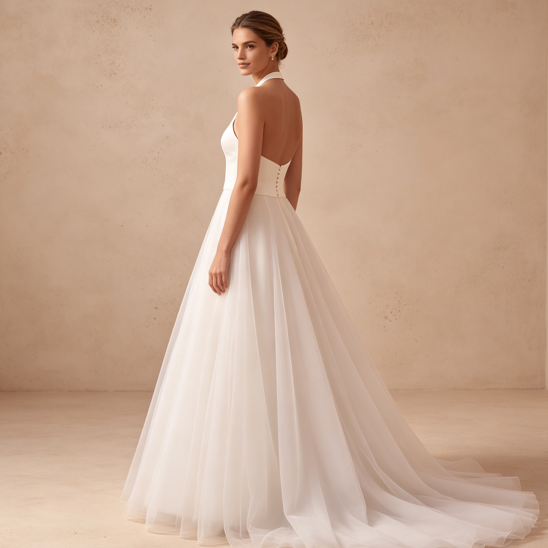 Weisses Neckholder Kleid mit ausladendem Tüllrock, figurbetontes Satin-Oberteil, langes Abendkleid für festliche Anlässe