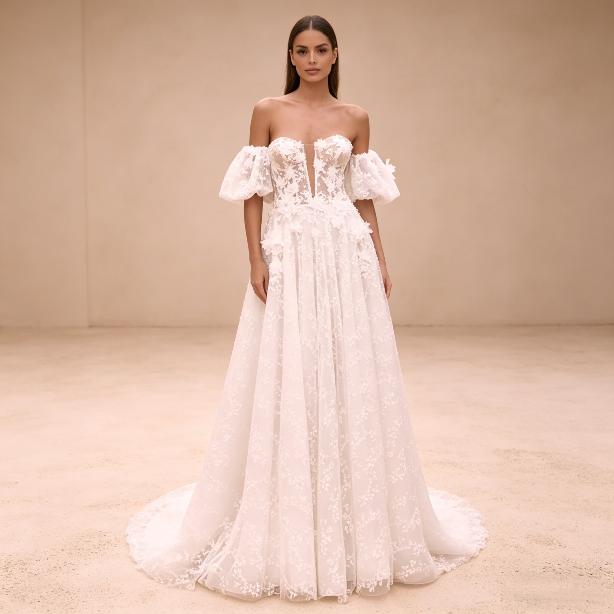 Exklusives Abendkleid mit Puffärmeln und floraler Stickerei, Elegante Galarobe mit tiefem Ausschnitt, Luxuriöses Maxikleid in Elfenbein