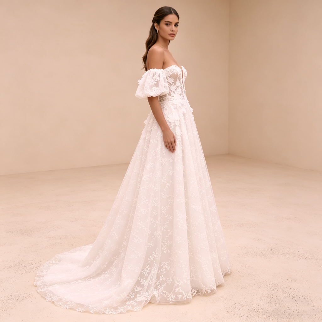 Exklusives Abendkleid mit Puffärmeln und floraler Stickerei, Elegante Galarobe mit tiefem Ausschnitt, Luxuriöses Maxikleid in Elfenbein