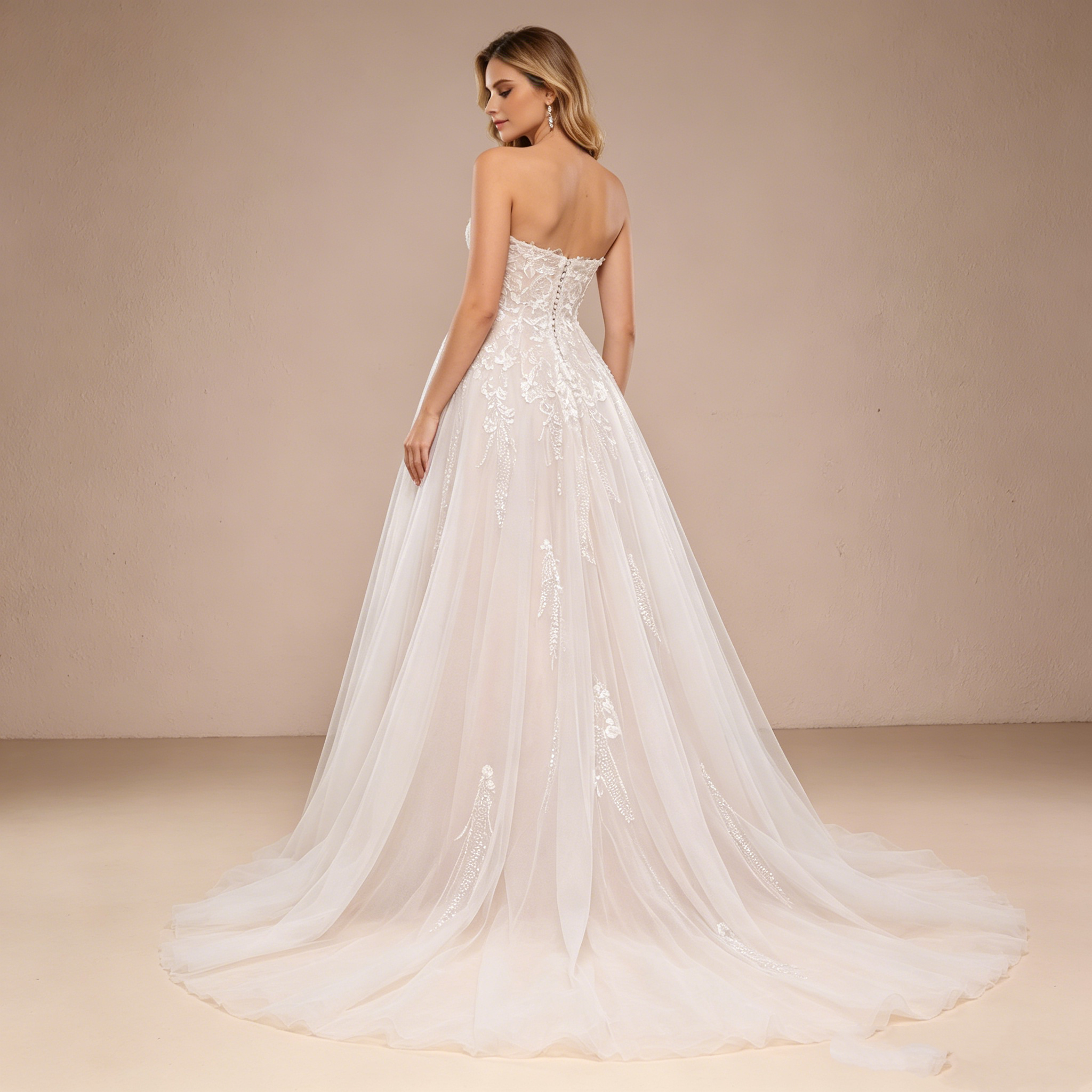 Elegantes trägerloses Abendkleid mit Spitzenstickerei und Herz-Ausschnitt