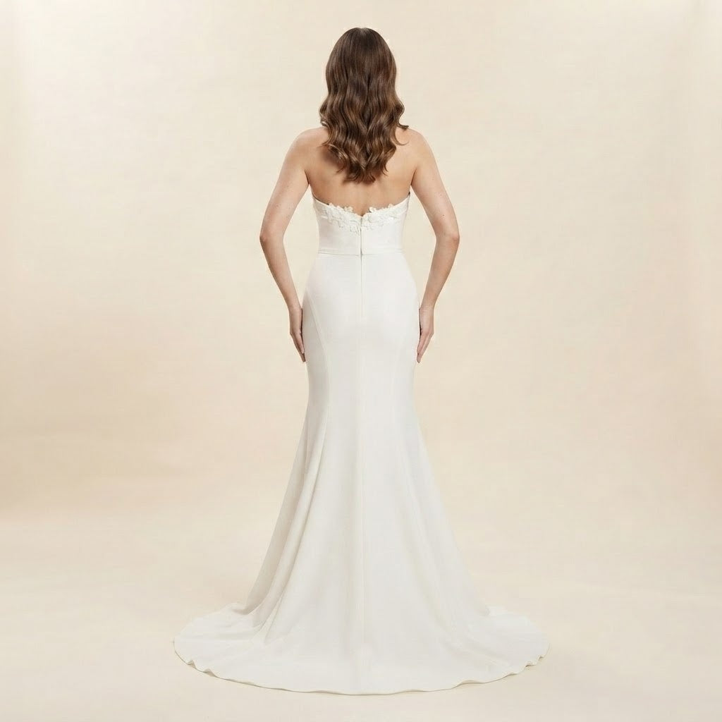Elegantes trägerloses langes Kleid mit Spitzenverzierung und mermaid‑Schnitt für formelle Anlässe
