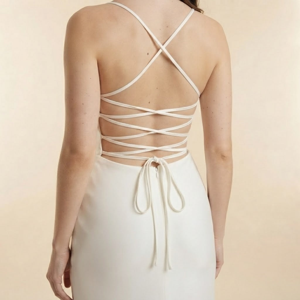 Trägerloses festliches Maxikleid, figurbetont mit Seitenschlitz und Schnür‑Rücken für formelle Anlässe