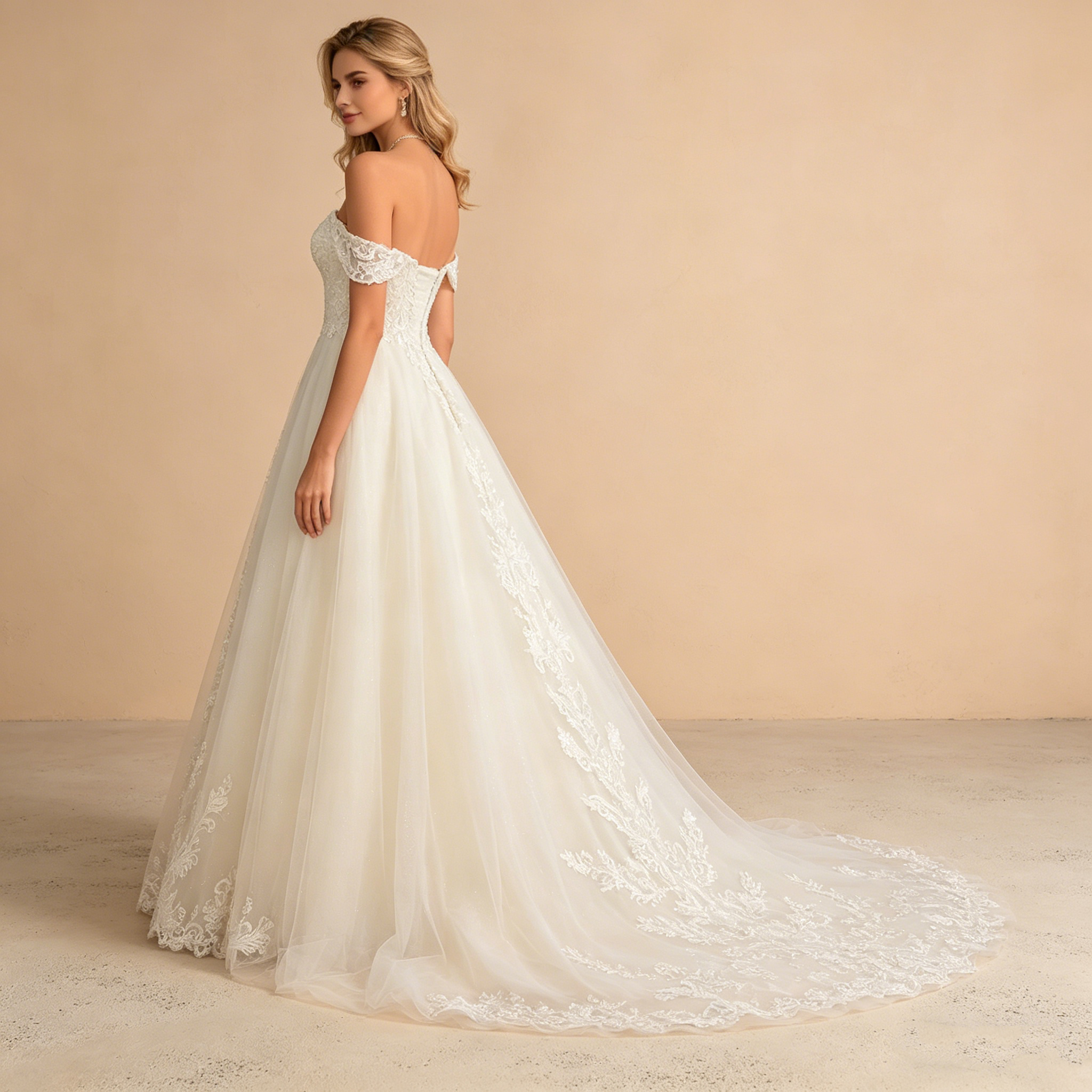 Exquisites Off-Shoulder Maxikleid in Elfenbein – Bodenlanges Abendkleid mit Filigraner Spitzenbestickung und Tüllrock