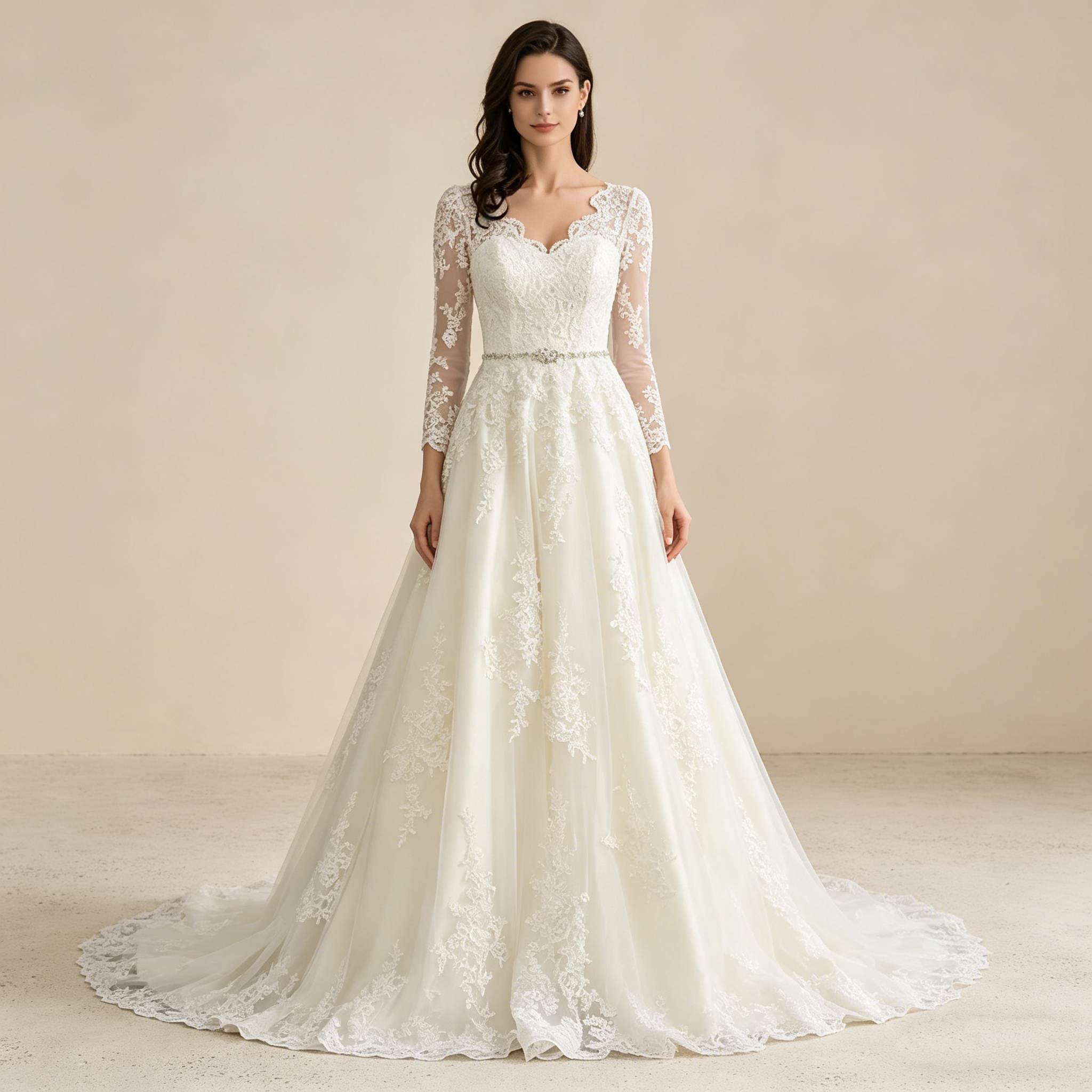 Exquisites Langarm-Maxikleid in Elfenbein – Elegantes Abendkleid mit Filigraner Spitze und A-Linien-Silhouette