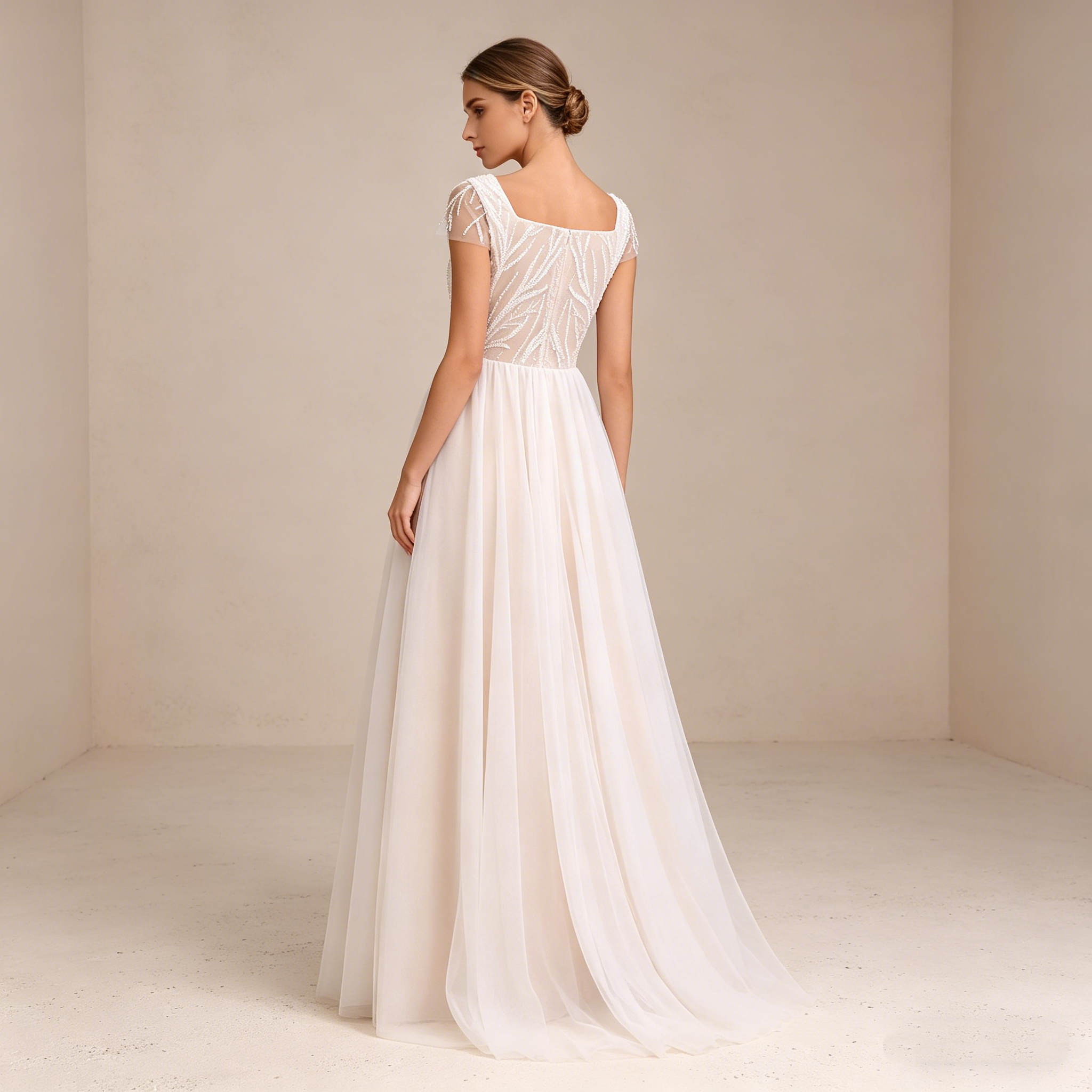 Elegantes Besticktes Maxikleid in Elfenbein – Bodenlanges Abendkleid mit Carré-Ausschnitt und Transparenten Flügelärmeln