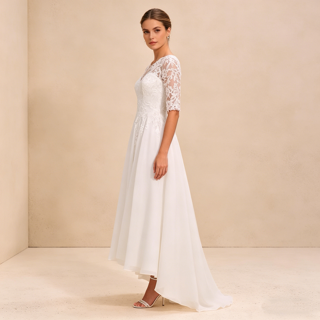 Elegantes Besticktes Abendkleid mit 3/4-Ärmeln – Vokuhila-Maxikleid in Elfenbein mit Filigraner Spitze und Fließendem Rock