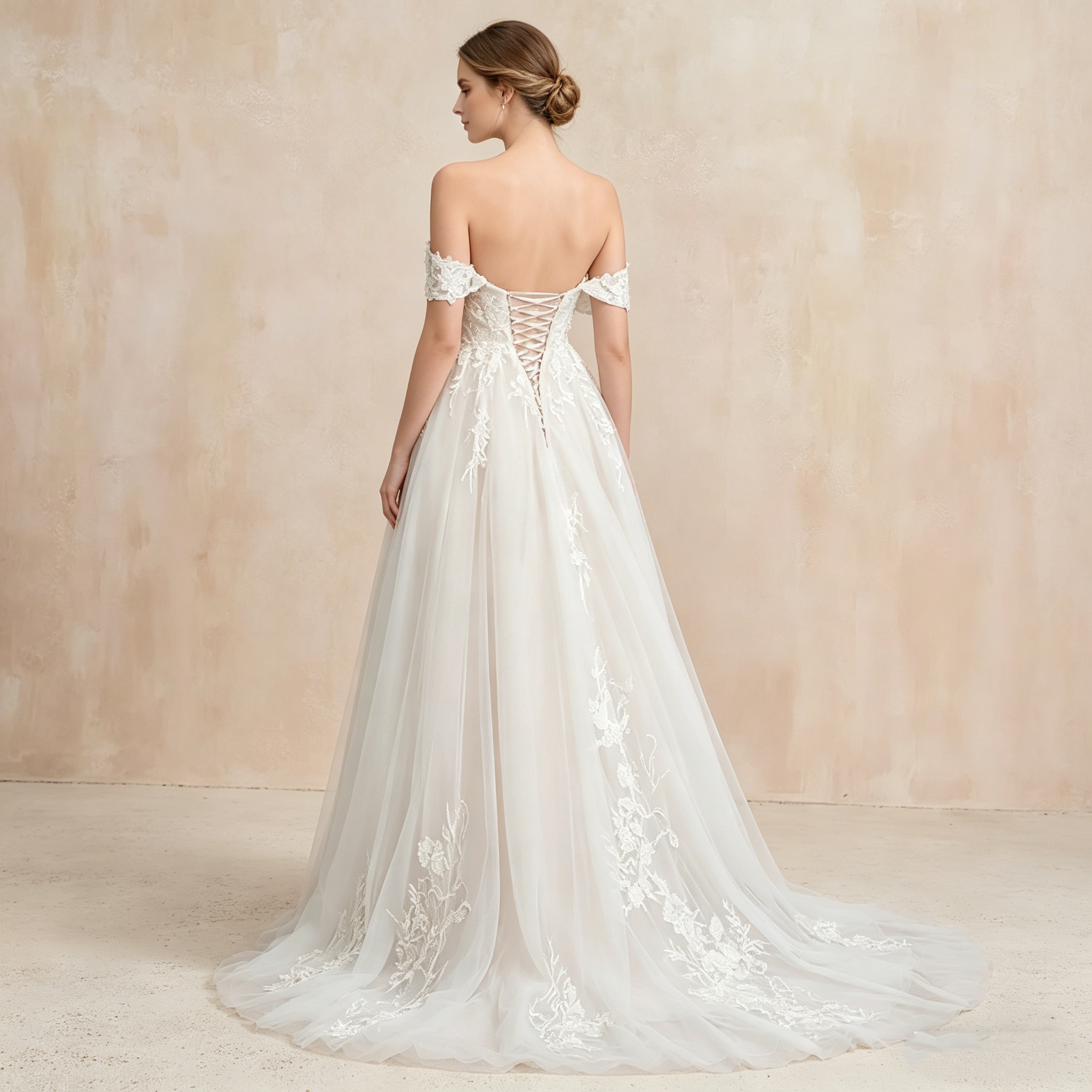 Exquisites Off-Shoulder Maxikleid in Elfenbein – Bodenlanges Abendkleid mit Filigraner Spitzenstickerei und Tüllsaum