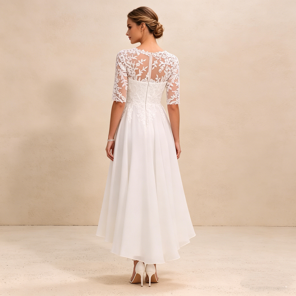 Elegantes Besticktes Abendkleid mit 3/4-Ärmeln – Vokuhila-Maxikleid in Elfenbein mit Filigraner Spitze und Fließendem Rock