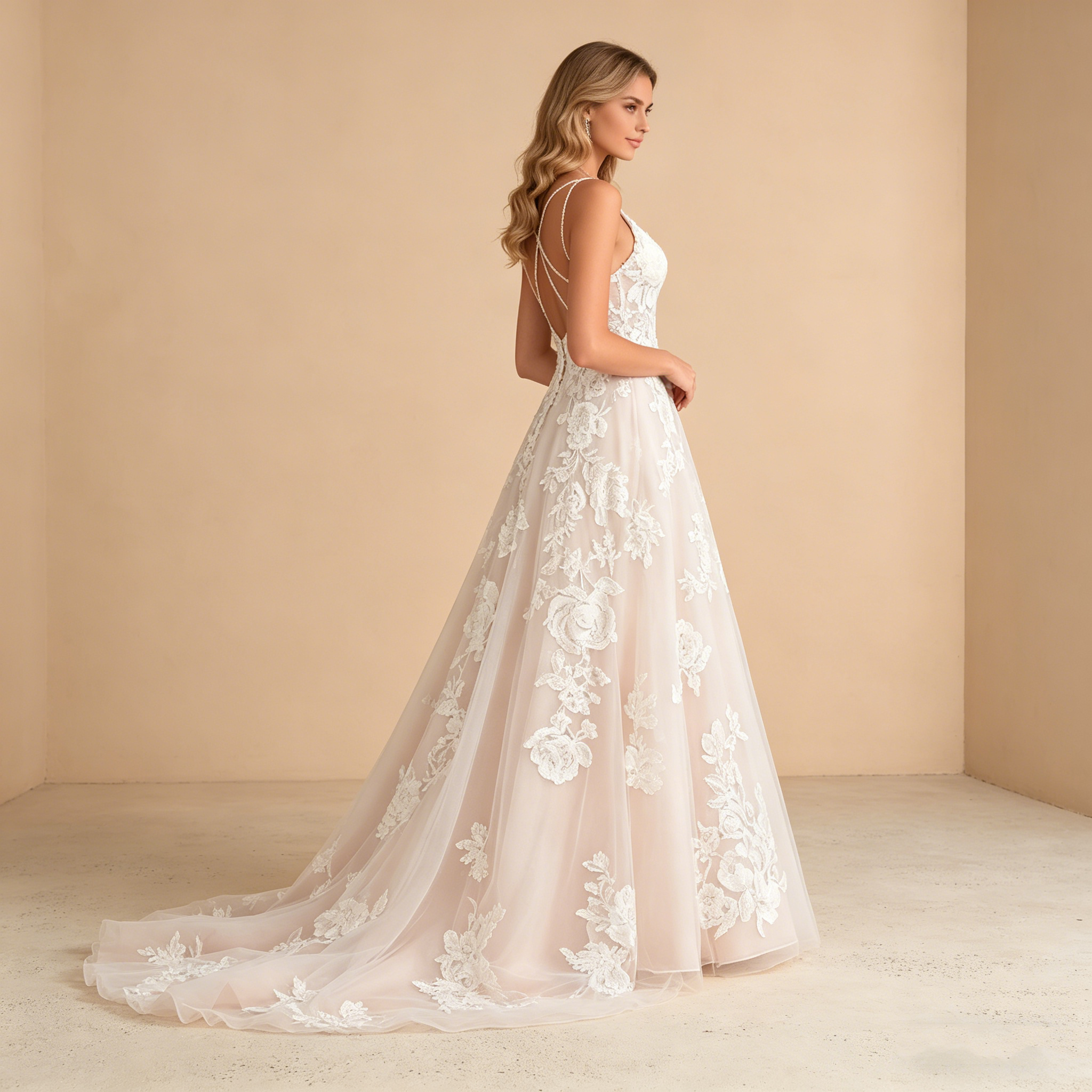 Exquisites Besticktes Maxikleid in Elfenbein – Ärmelloses Abendkleid mit Filigranen Spitzenapplikationen und V-Ausschnitt