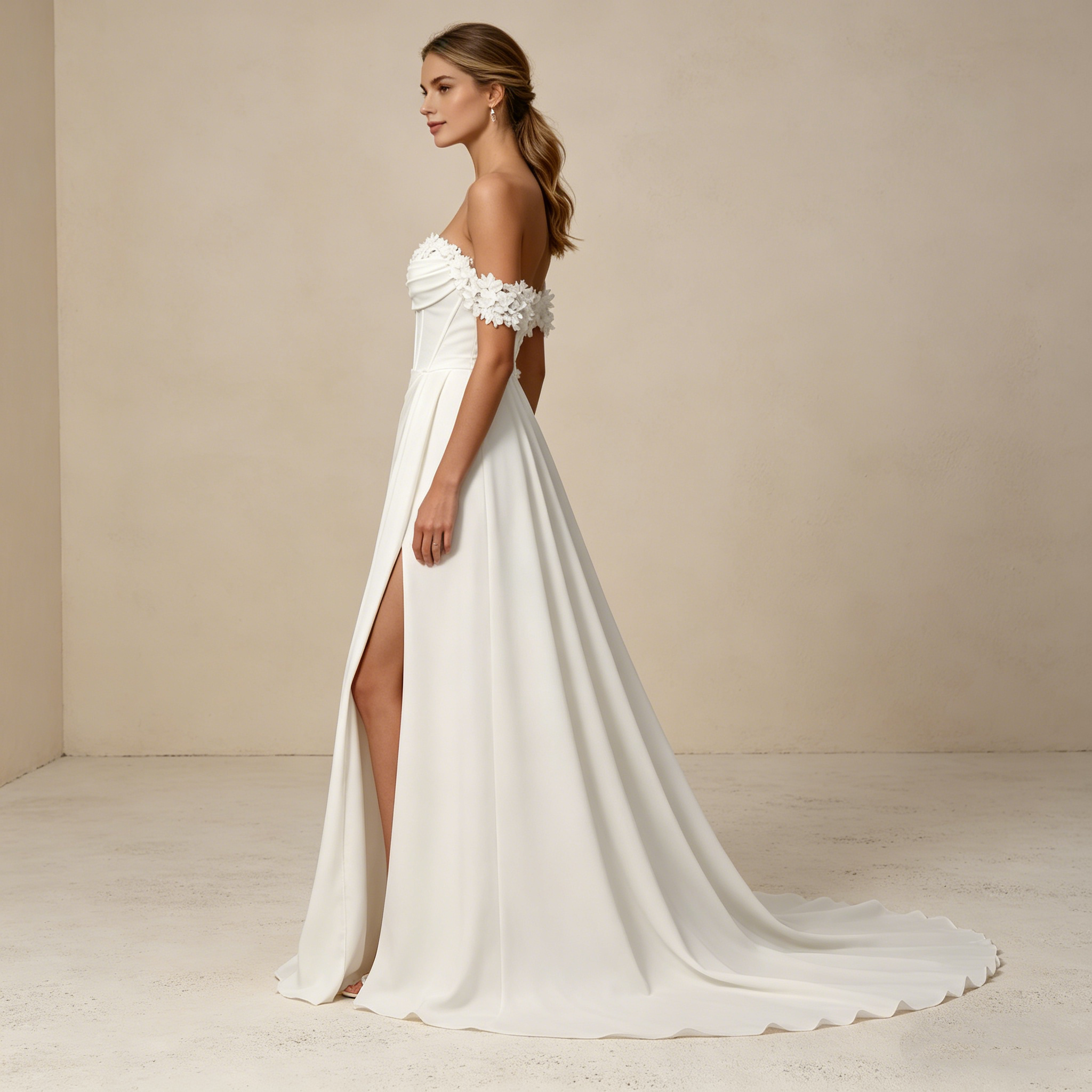 Schulterfreies Maxikleid mit 3D-Blumenapplikationen und Beinschlitz – Elegantes Korsett-Abendkleid in Elfenbein