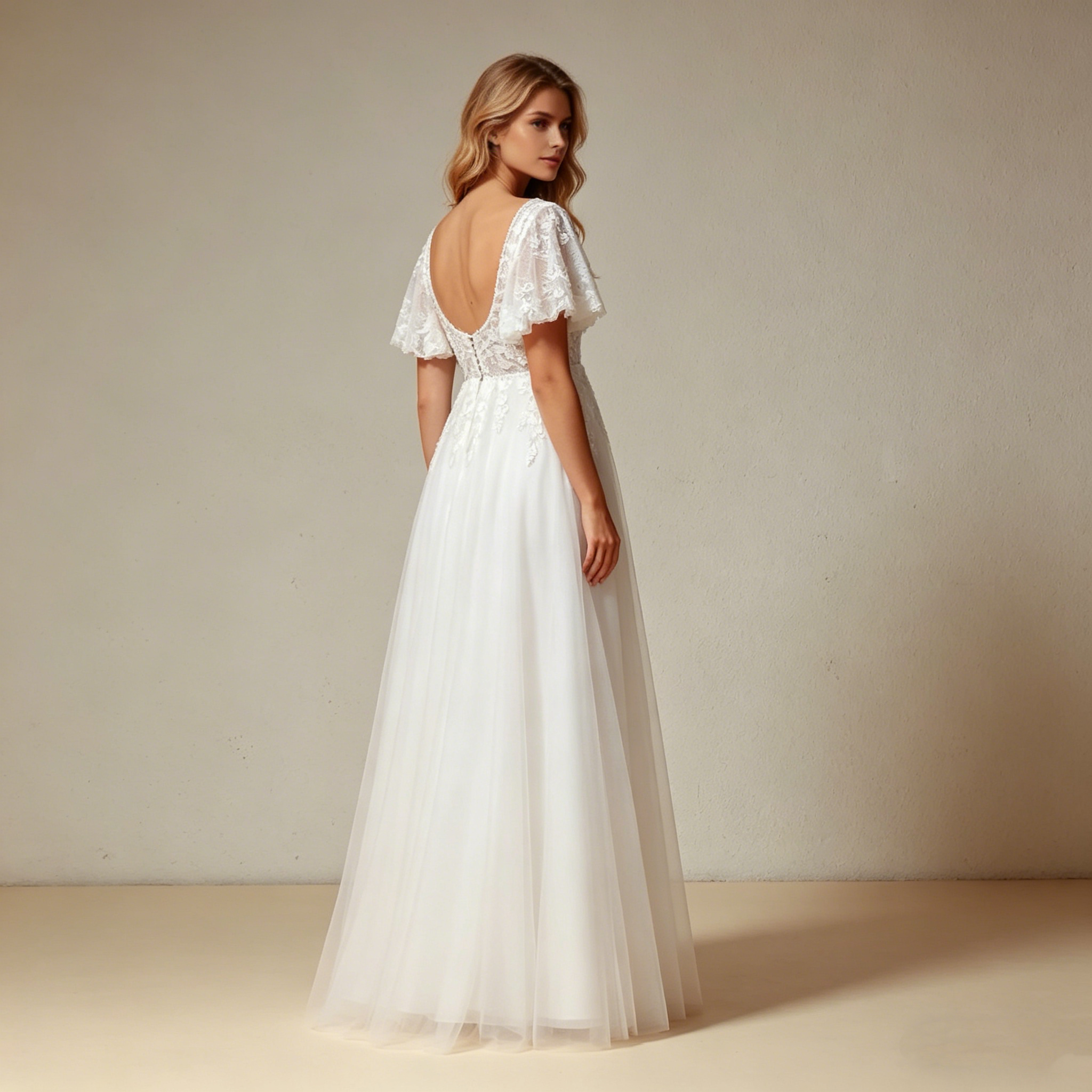 Besticktes A-Linien Maxikleid mit Flügelärmeln – Elegantes Abendkleid in Elfenbein mit V-Ausschnitt