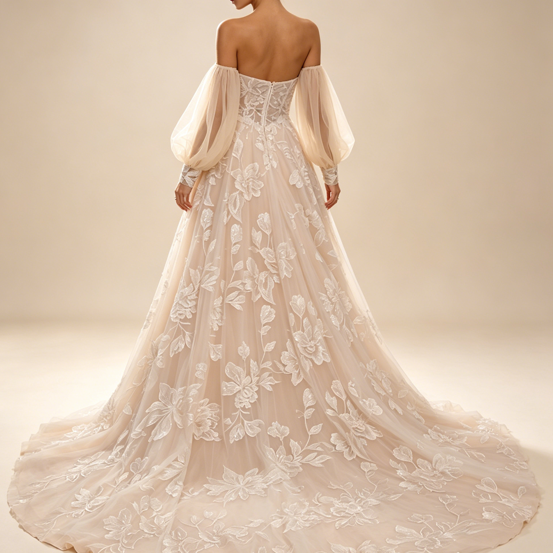Exklusives trägerloses Maxikleid mit langen Volantärmeln | Elegantes Abendkleid mit Blumenstickerei
