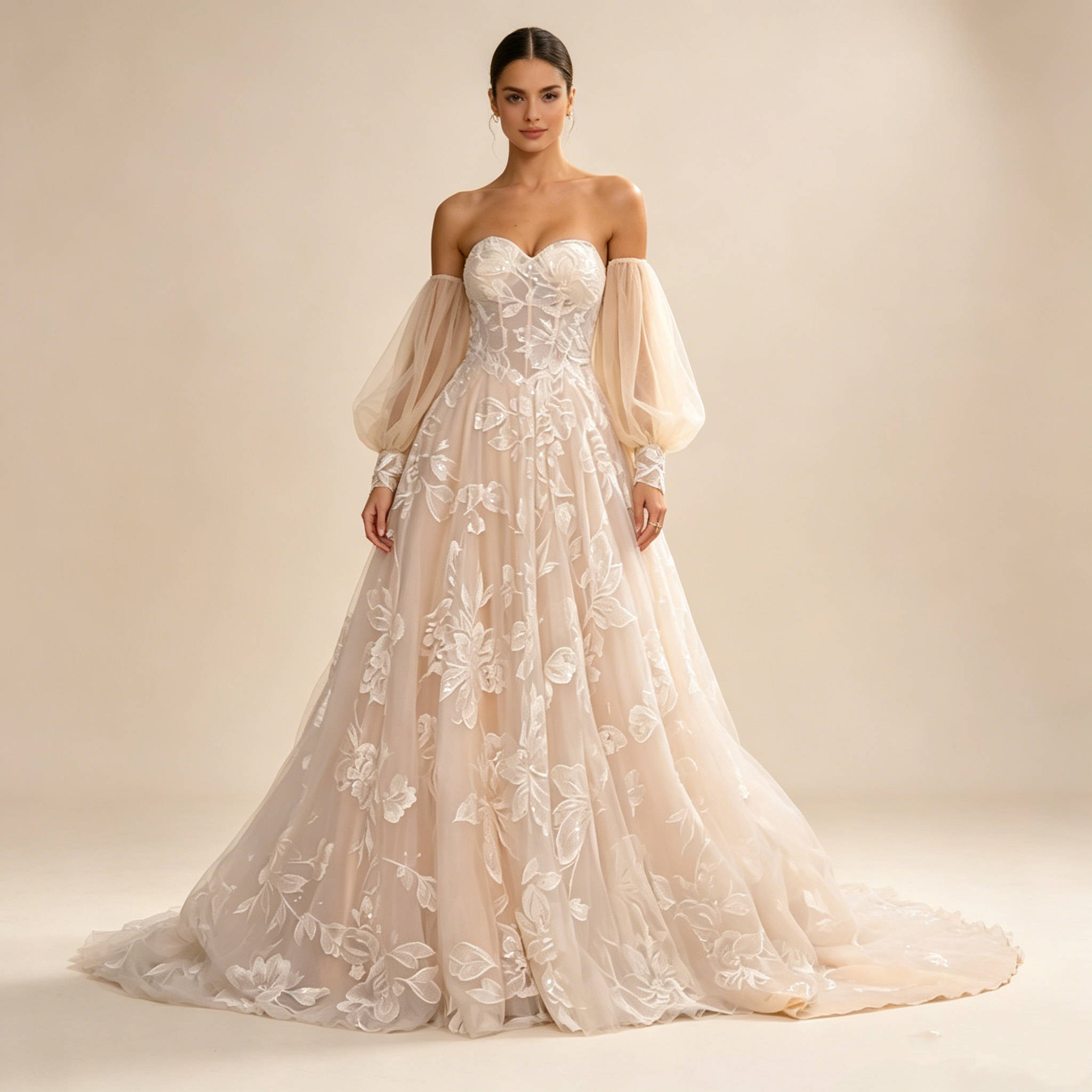 Exklusives trägerloses Maxikleid mit langen Volantärmeln | Elegantes Abendkleid mit Blumenstickerei