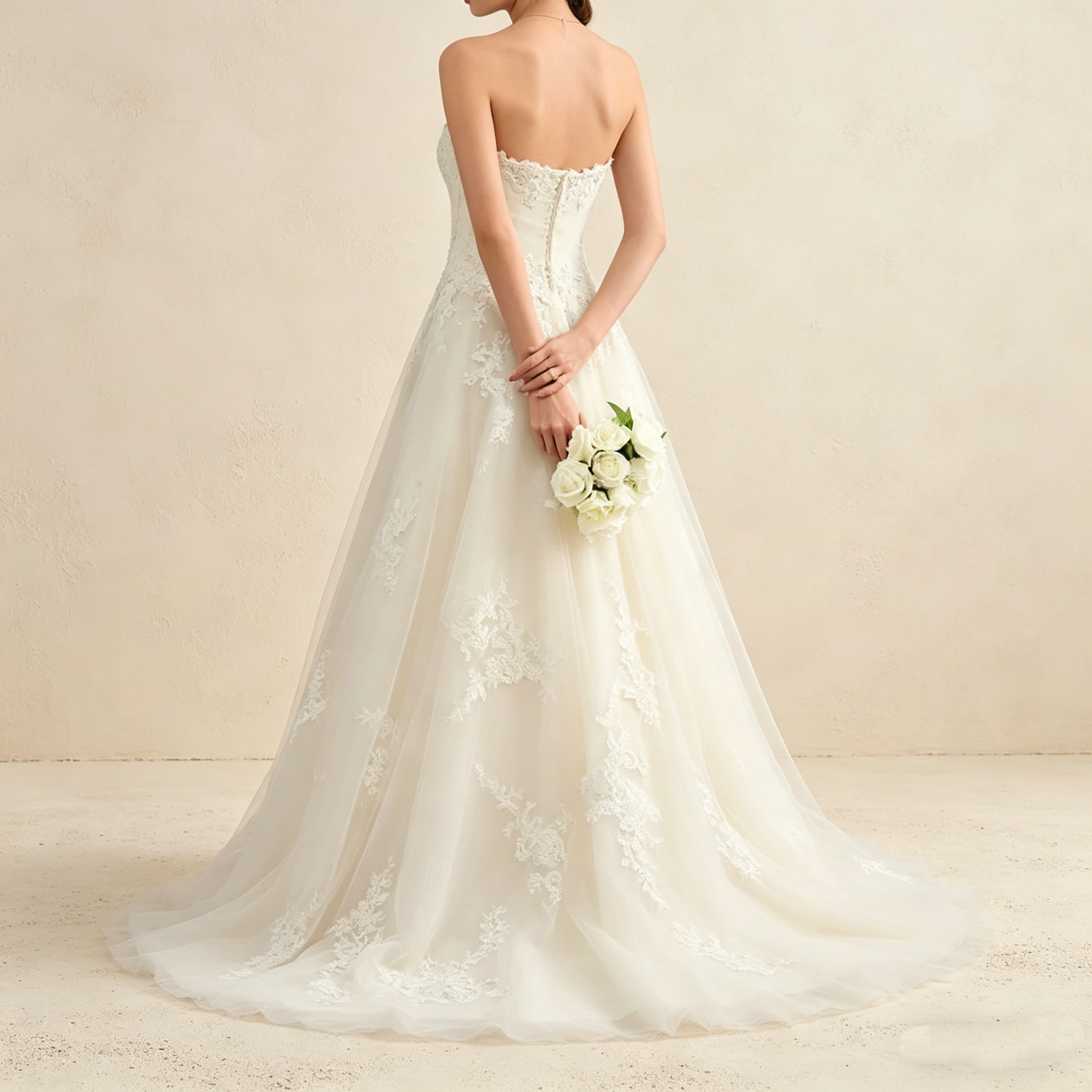 Elegantes Maxikleid in A-Linie mit Herz-Ausschnitt und floraler Spitze – Bodenlanges Abendkleid in Elfenbeinfarbe