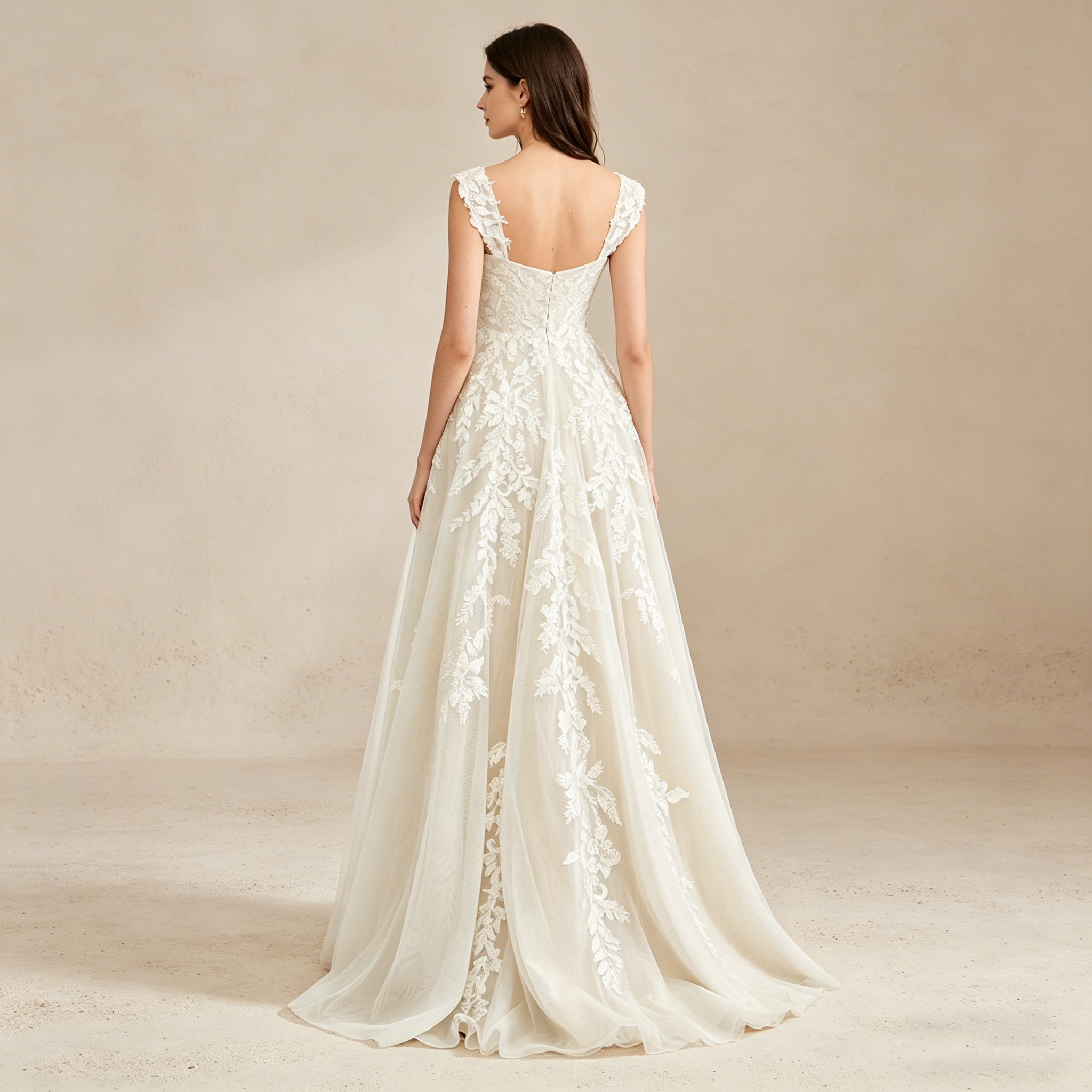 Ärmelloses Maxikleid mit Herz-Ausschnitt und floraler Spitze – Elegantes Abendkleid mit Beinschlitz in Elfenbein