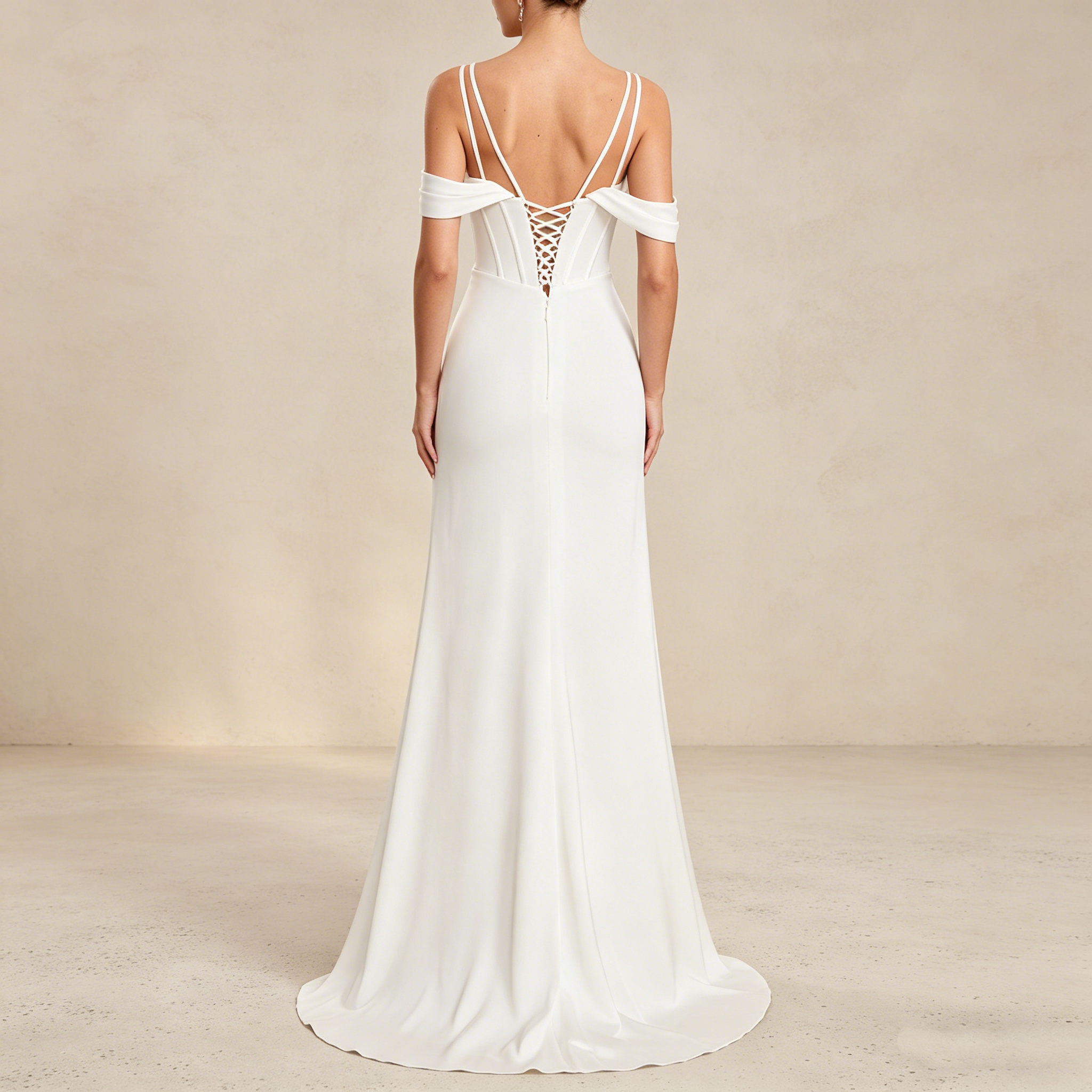 Elegantes Maxikleid mit Korsett-Oberteil und hohem Beinschlitz – Schulterfreies Abendkleid in Off-White