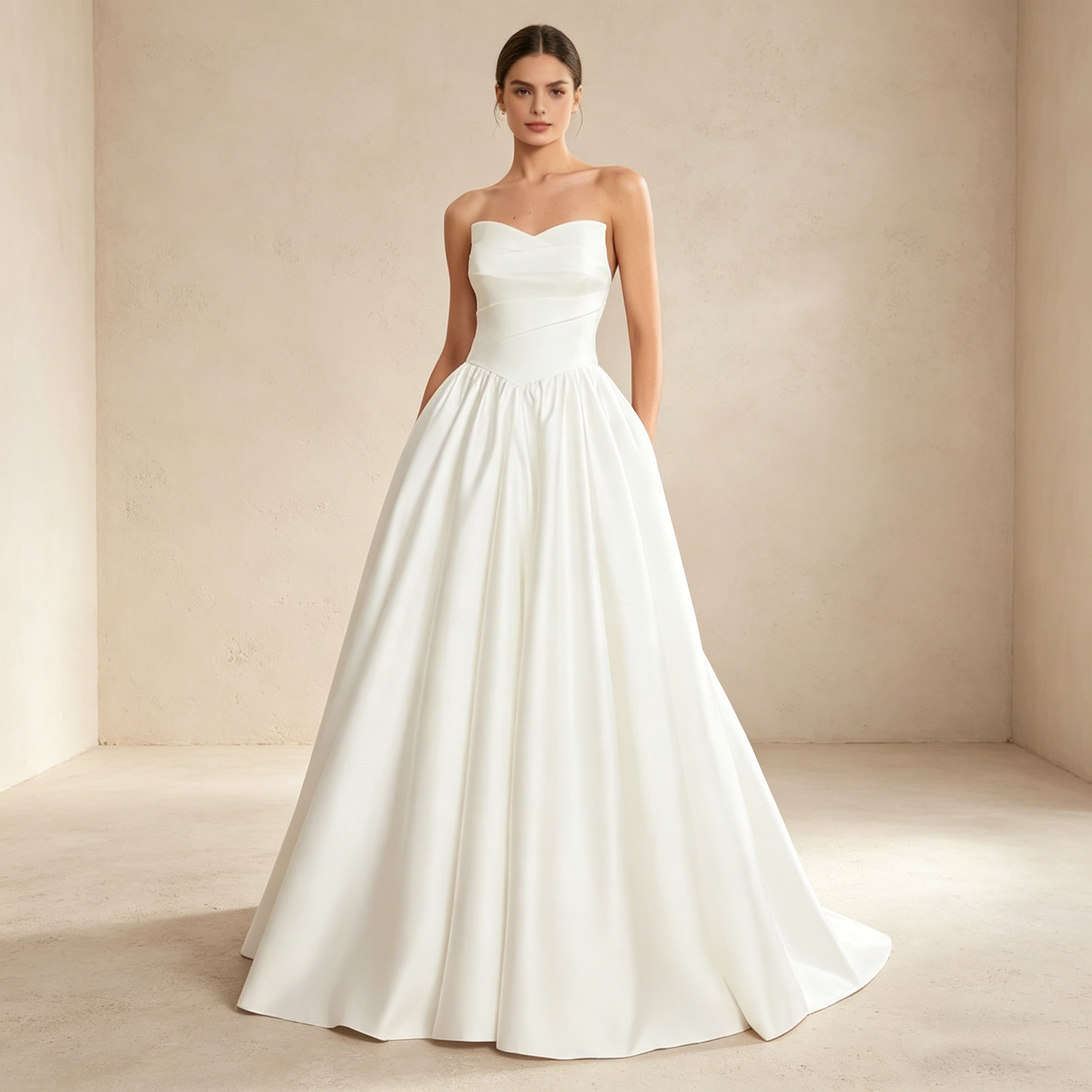 Trägerloses Maxikleid mit Herz-Ausschnitt und weitem Rock – Elegantes Satin-Abendkleid in Reinweiß