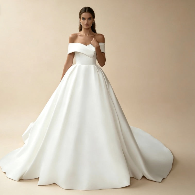 Exklusives weißes Satin-Maxikleid schulterfrei, elegantes bodenlanges Abendkleid in A-Linie mit Schleppe