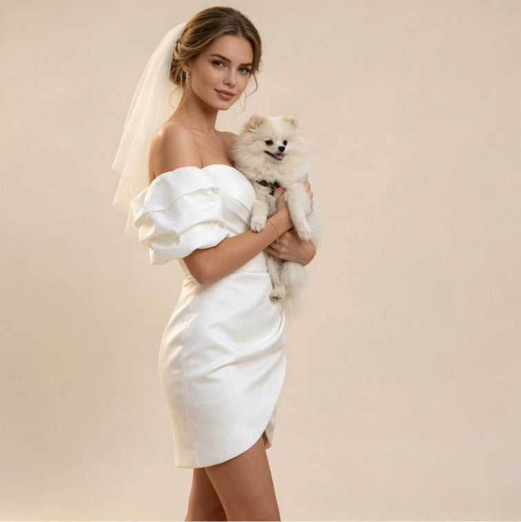 Elegantes weißes Cocktailkleid mit herzförmigem Ausschnitt, schulterfreies Minikleid in Wickeloptik