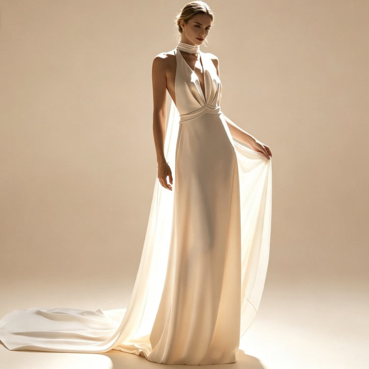 Exklusives weißes Satin-Maxikleid mit Neckholder und V-Ausschnitt, elegantes rückenfreies Abendkleid mit Schleppe