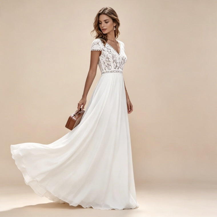 Elegantes weißes Maxikleid mit floraler Spitze und V-Ausschnitt, bodenlanges Abendkleid im Boho-Stil