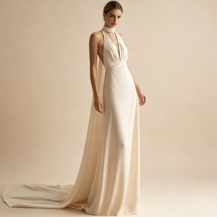 Exklusives weißes Satin-Maxikleid mit Neckholder und V-Ausschnitt, elegantes rückenfreies Abendkleid mit Schleppe