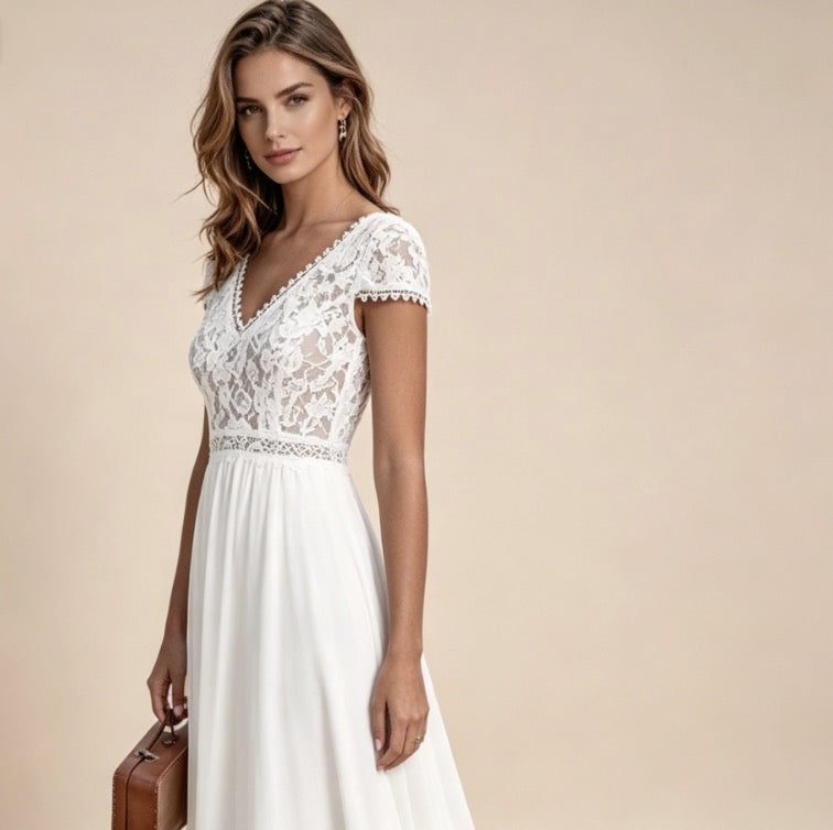 Elegantes weißes Maxikleid mit floraler Spitze und V-Ausschnitt, bodenlanges Abendkleid im Boho-Stil