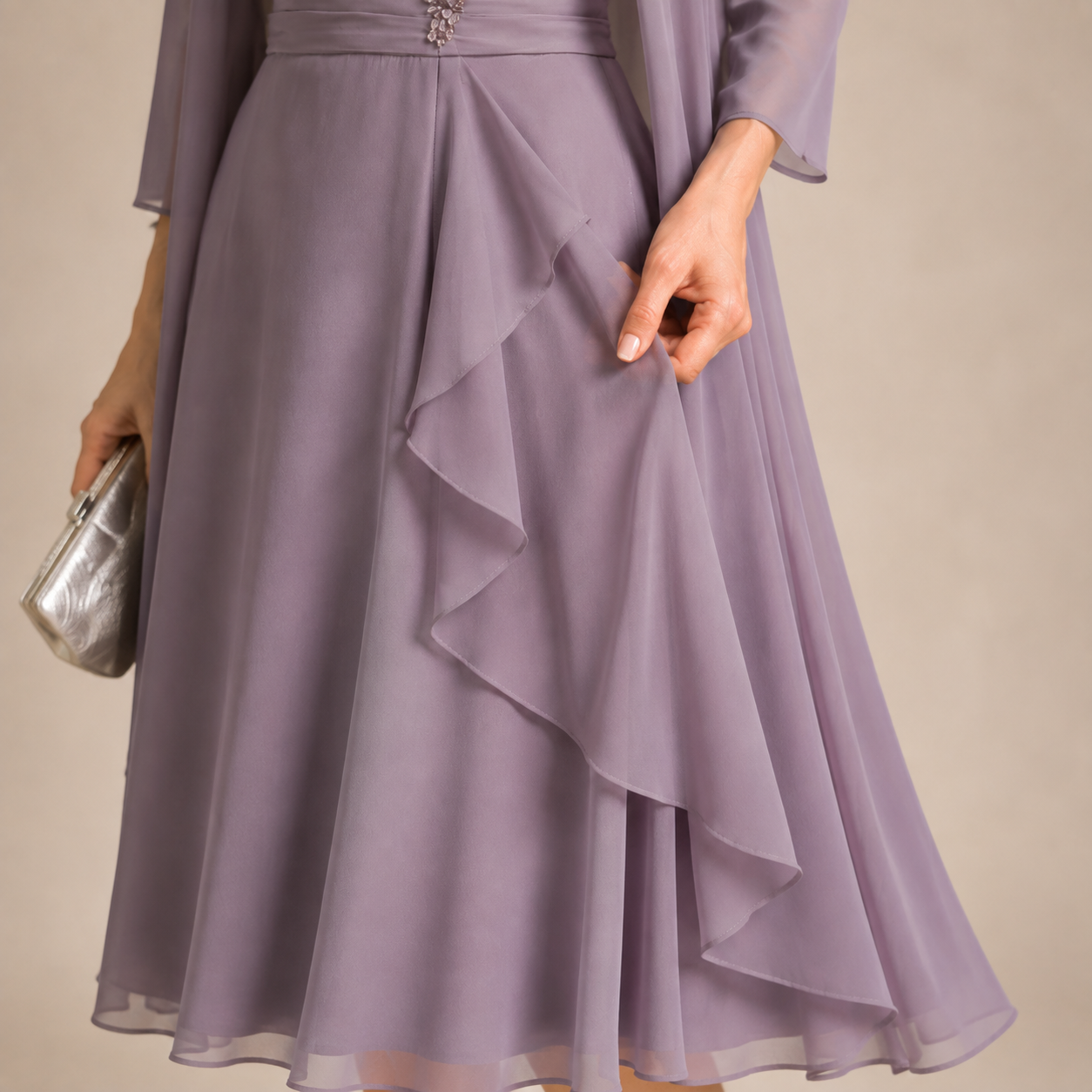 Elegantes Damen Midi‑Kleid‑Set mit Überjacke, Spitzenbesatz und Perlendekor, festliches Outfit für besondere Anlässe