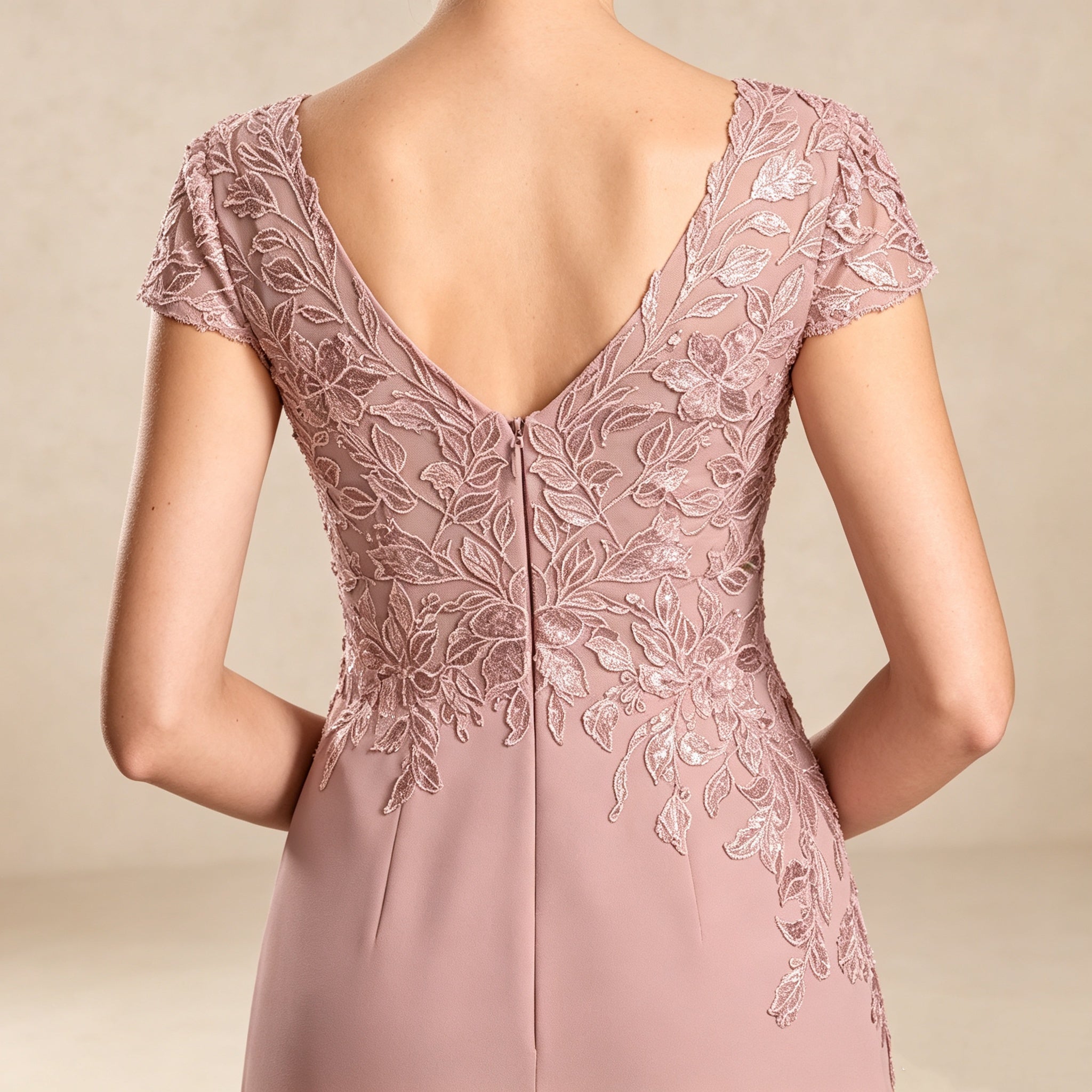 V-Ausschnitt Altrosa Spitzenkleid mit kurzen Ärmeln und asymmetrischer Drapierung für festliche Anlässe
