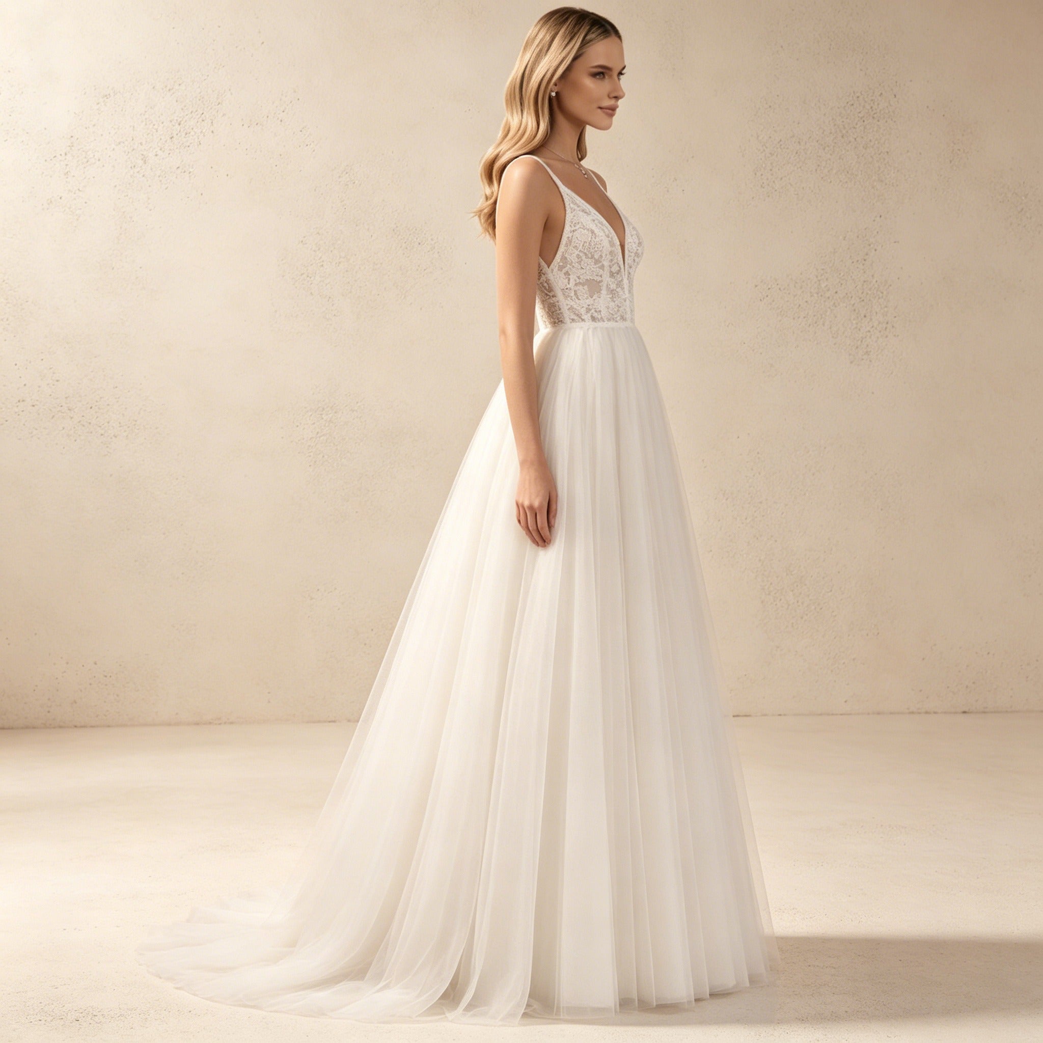 Romantisches Tüll-Abendkleid mit Spitze | Elfenbeinfarbenes Maxikleid mit V-Ausschnitt