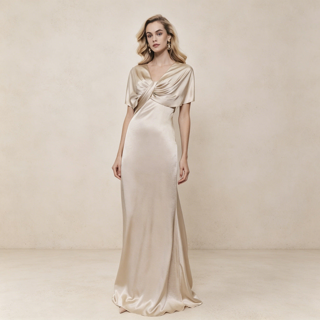 Elegantes Satinkleid mit V-Ausschnitt und gekreuztem Cape-Effekt
