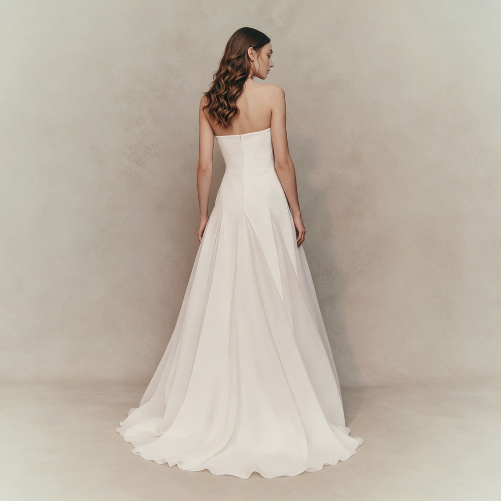 Trägerloses Satin Abendkleid – Elegantes Maxikleid mit Geometrischer Faltenoptik
