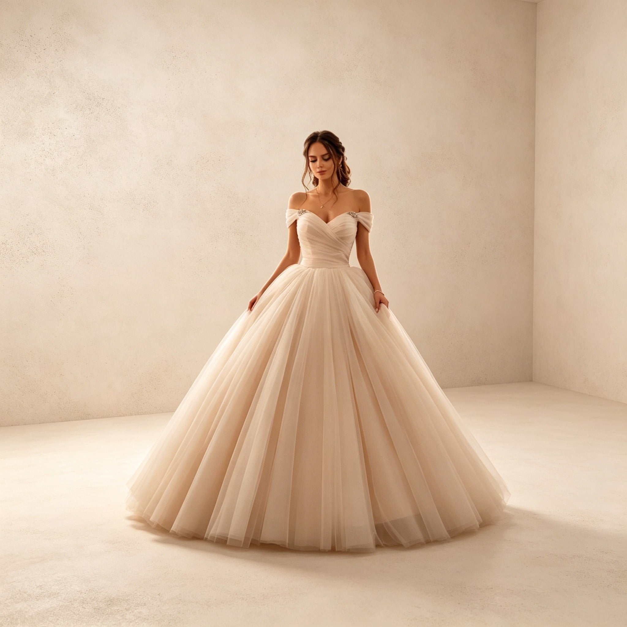 Elegantes Tüll Abendkleid in Creme | Maxikleid mit Schulterschleifen