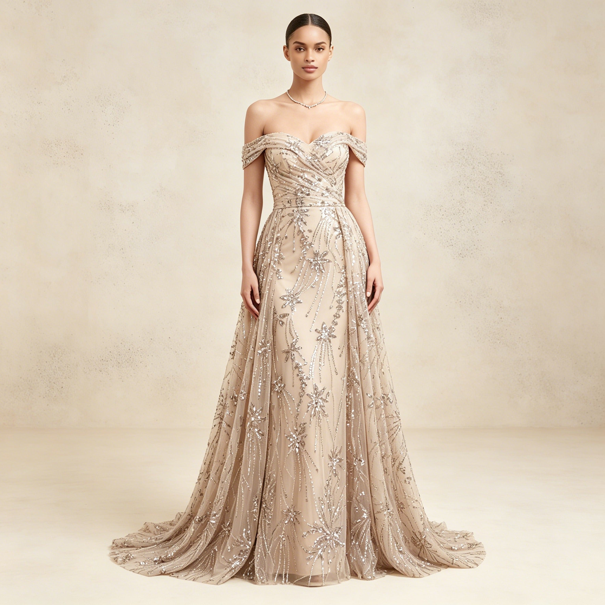 Elegantes Ballkleid in Champagner mit Glitzer-Effekt und Schleppen-Optik