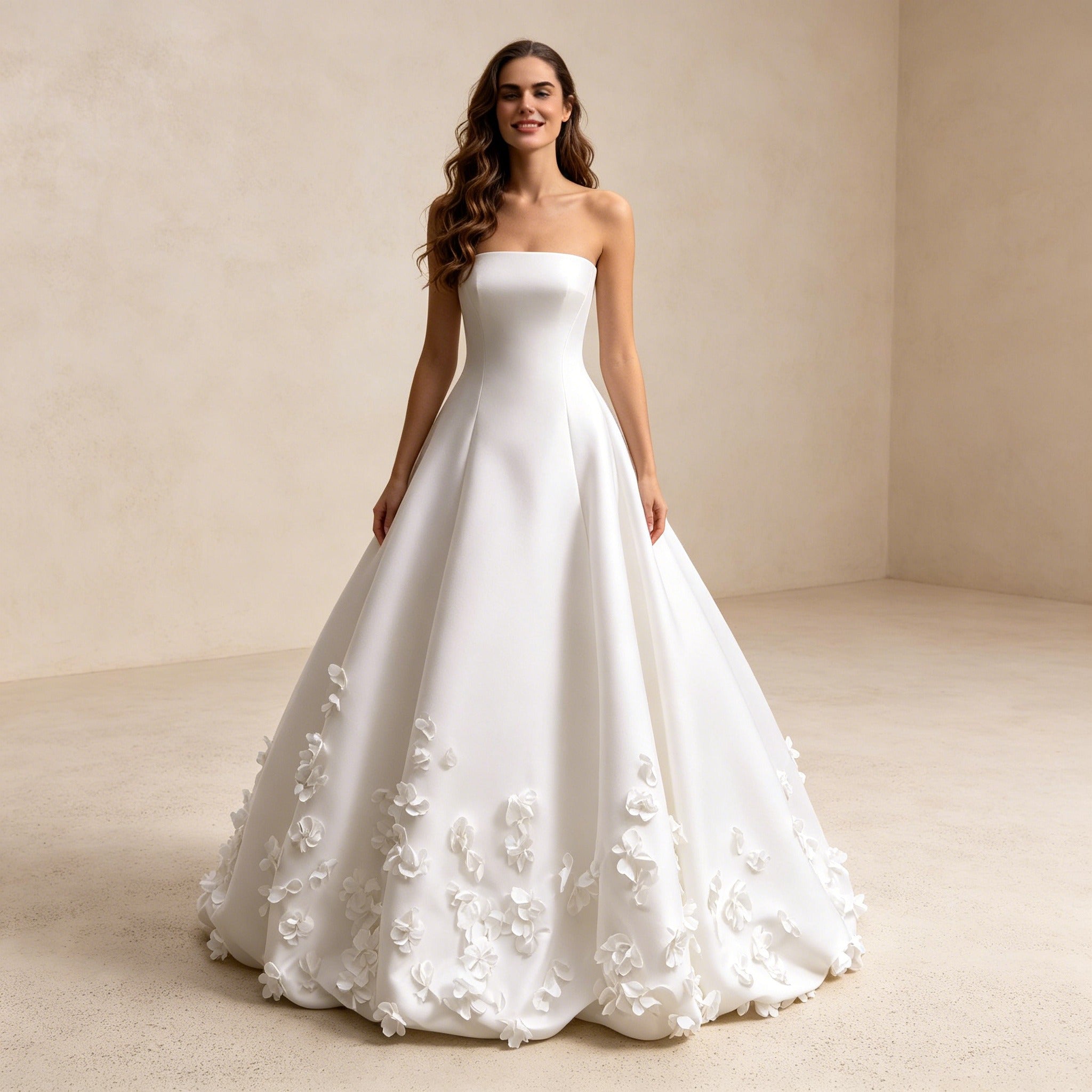 Trägerloses Satin Ballkleid mit 3D-Blumen – Elegantes Maxikleid in Weiß