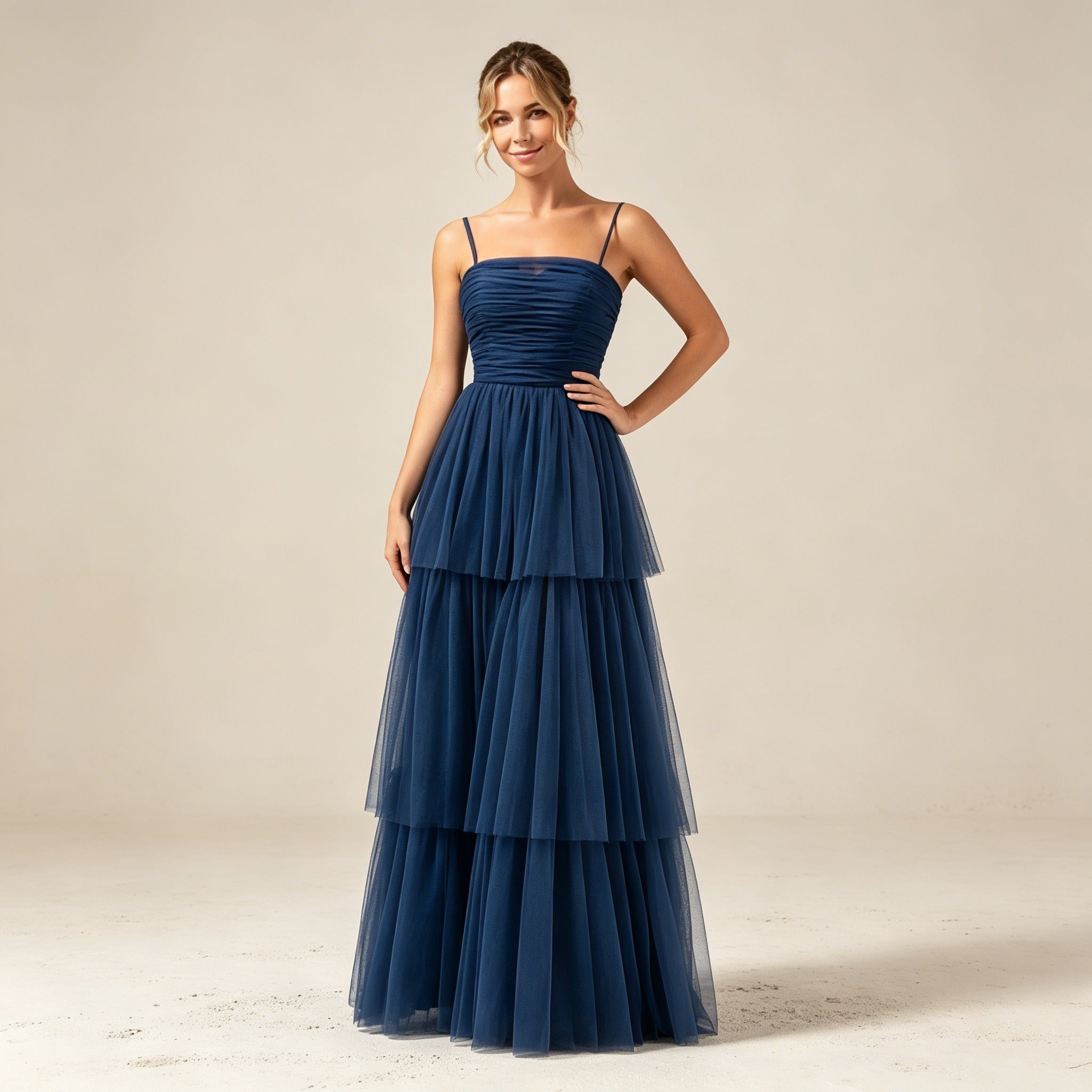 Dunkelblaues Tüll-Abendkleid mit Stufenrock – Elegante Robe mit Spaghetti-Trägern