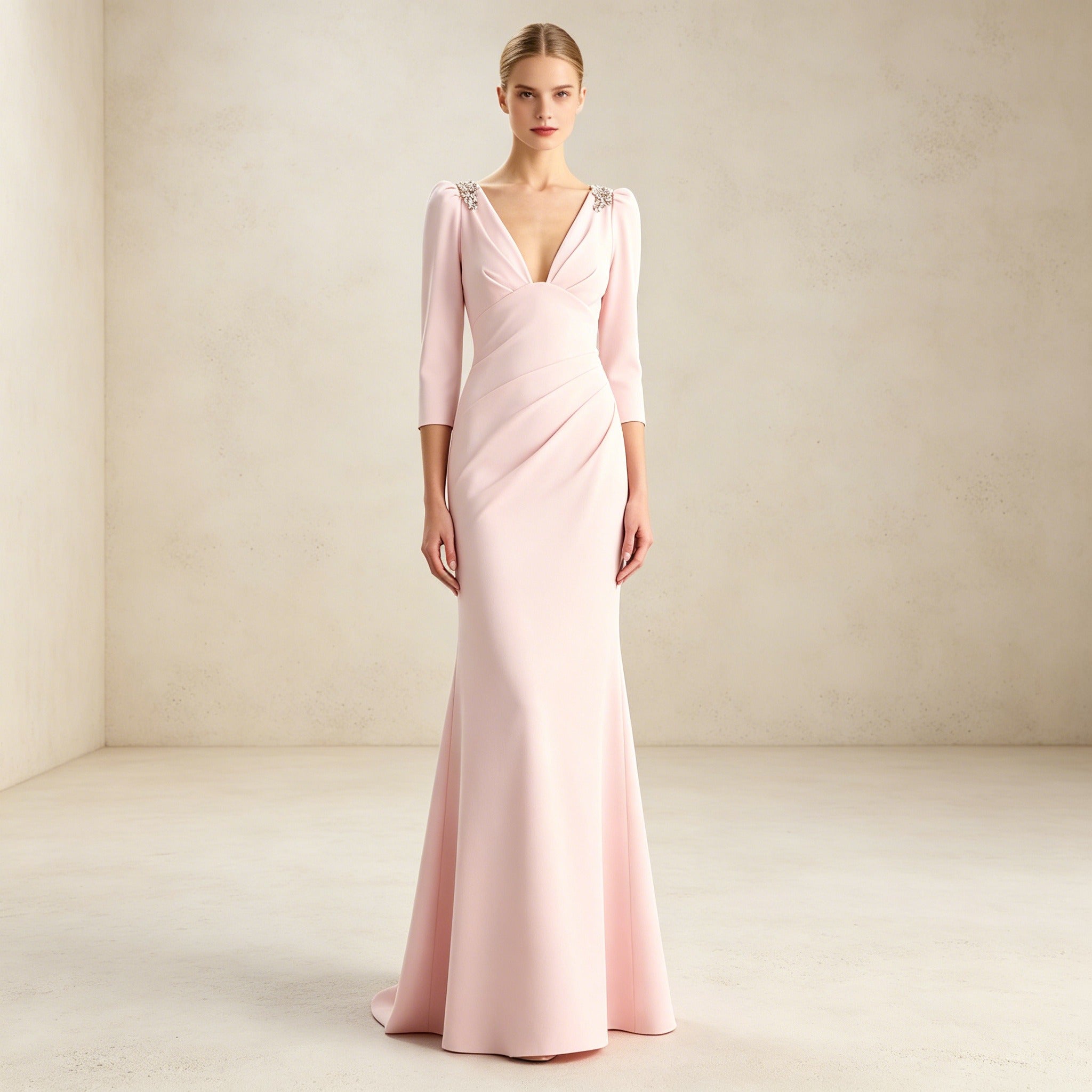 Elegantes Festkleid mit tiefem V-Ausschnitt und drapierter Silhouette