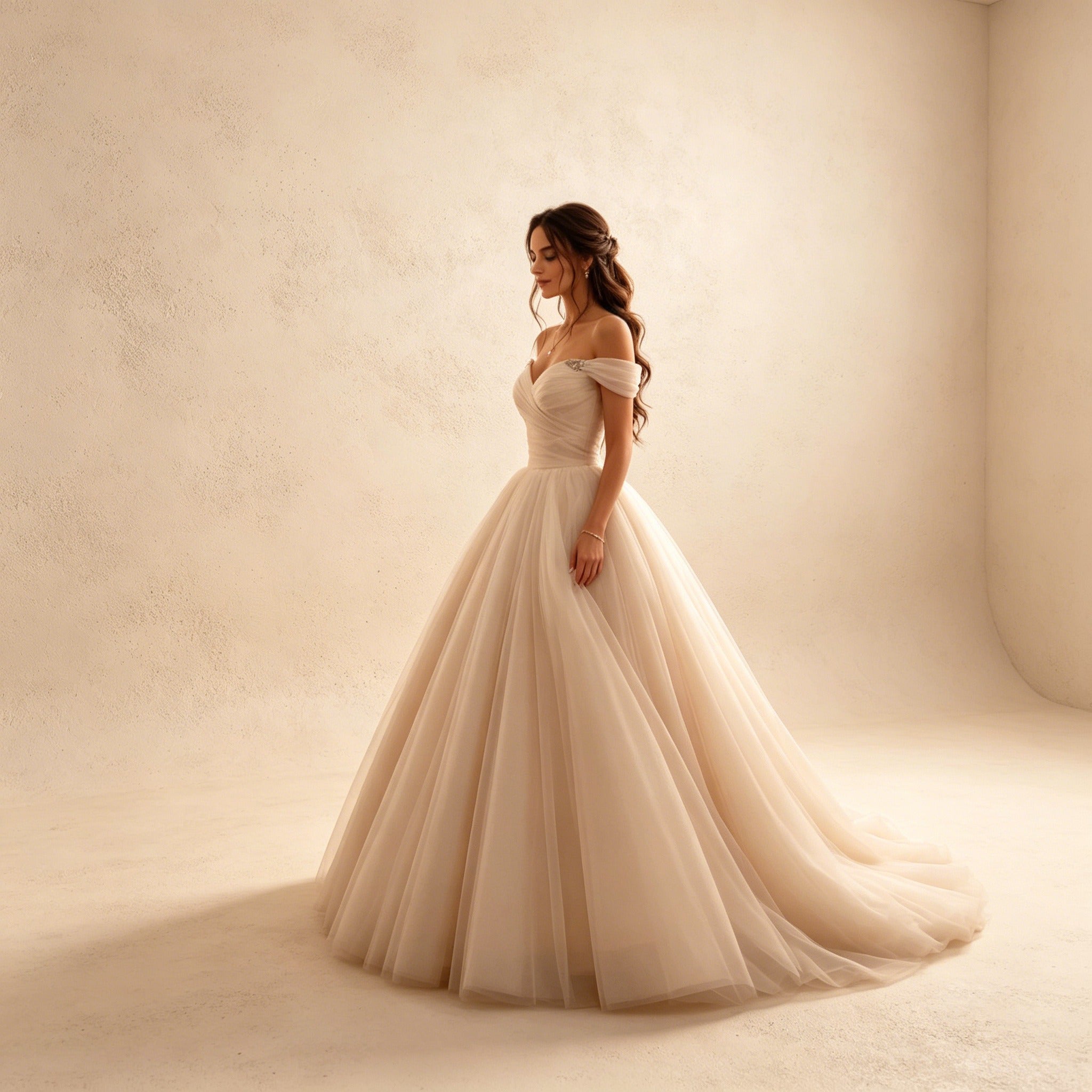 Elegantes Tüll Abendkleid in Creme | Maxikleid mit Schulterschleifen